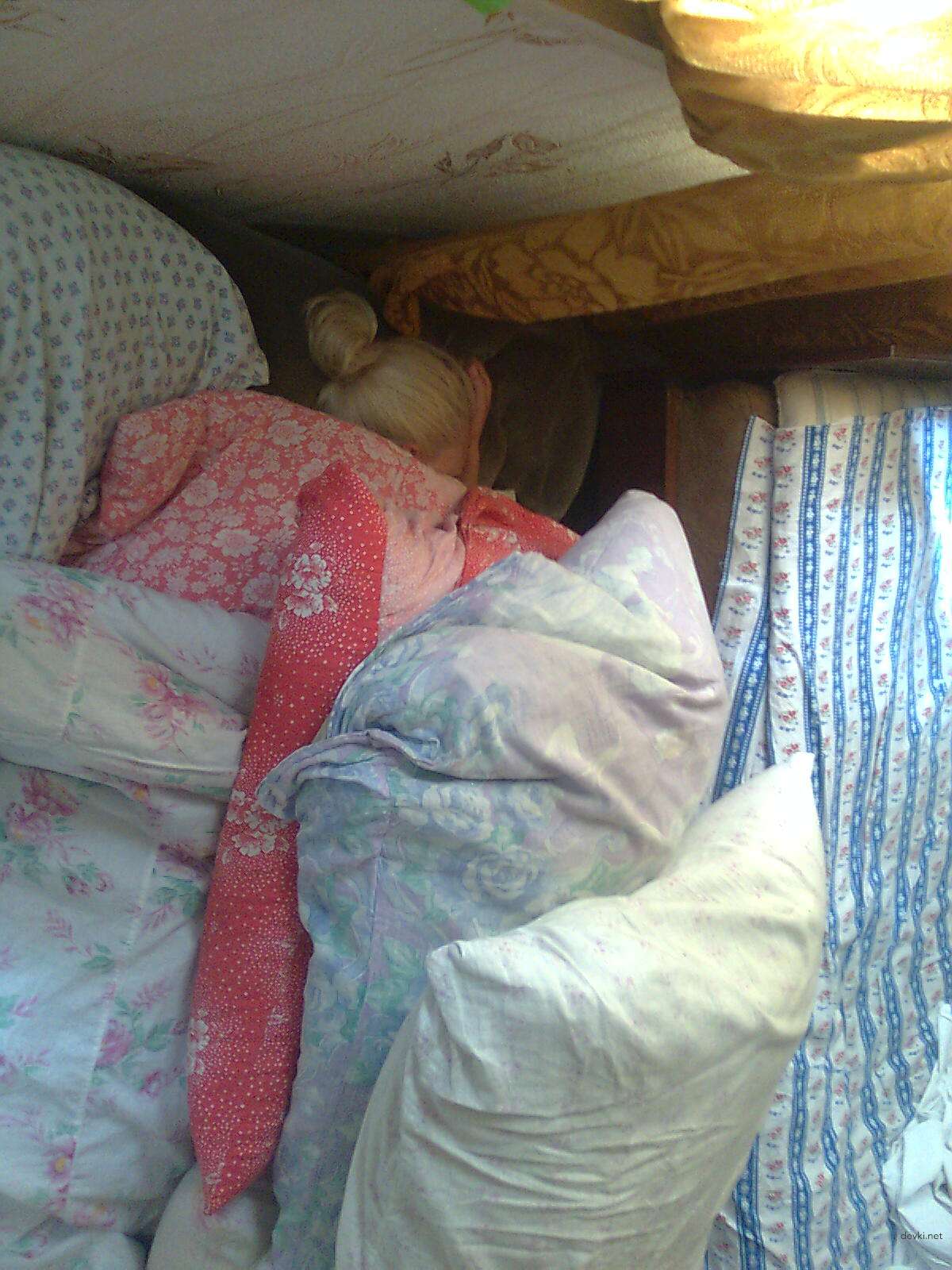 Explicit Nude Blonde Amateur - Hot Slim Girl Poses Naked for Sexy Photoshoot