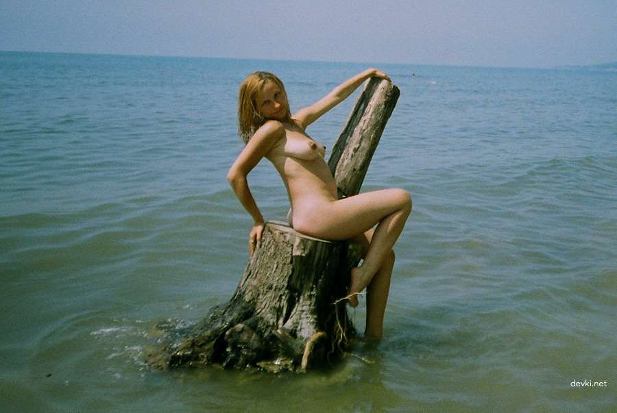 Amateur Girls' Explicit XXX Pics: Hot Private Photos Collection