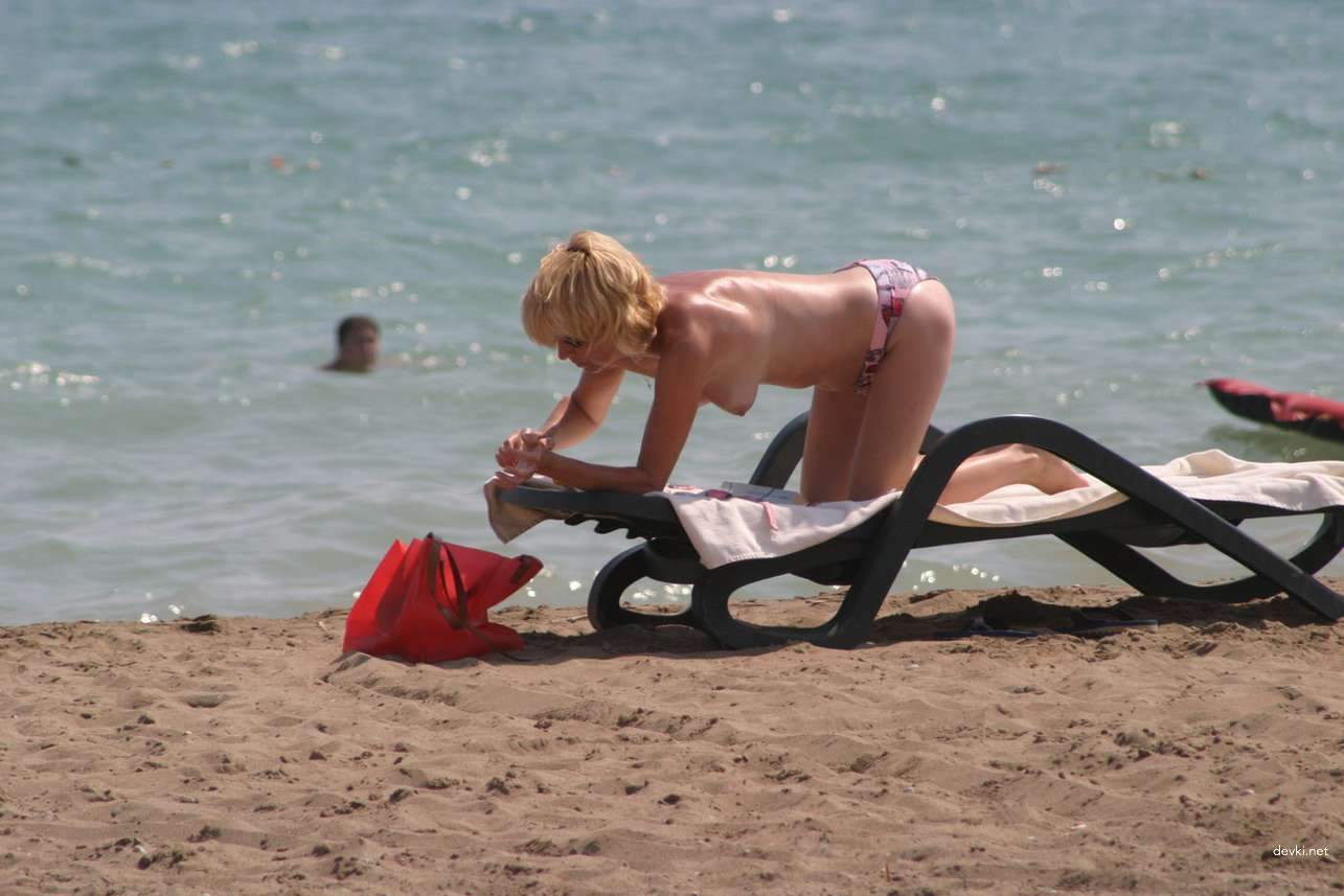 Explicit Topless Beach Babes: Amateur Nudes for Adults