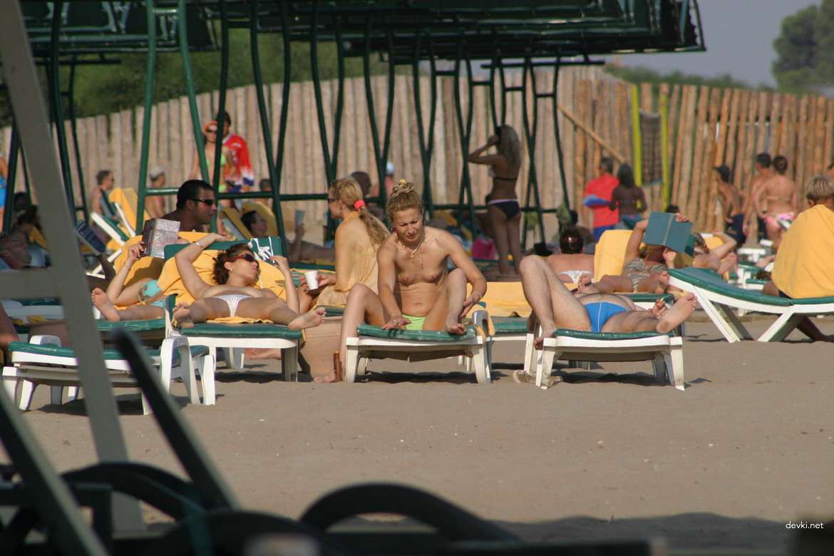 Explicit Topless Beach Babes: Amateur Nudes for Adults