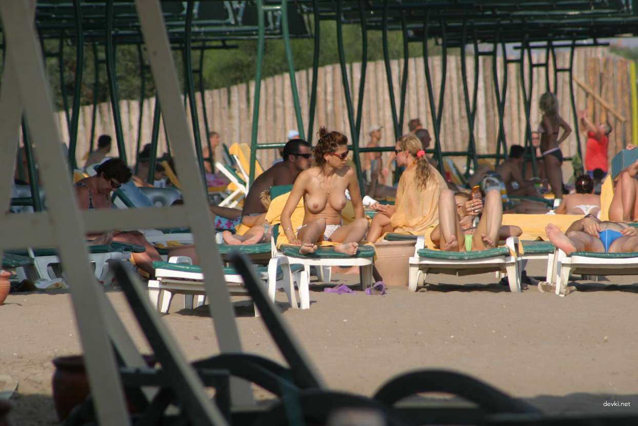 Explicit Topless Beach Babes: Amateur Nudes for Adults