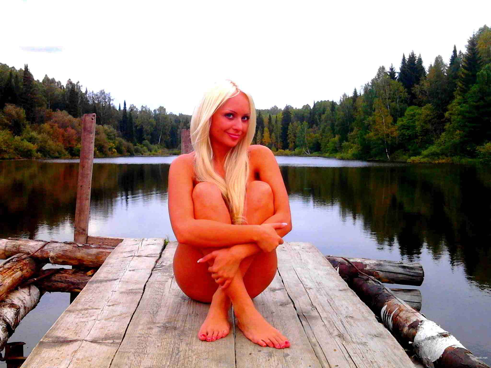 Hot Blonde Amateur Pornstar's Explicit Glamour Photo Shoot