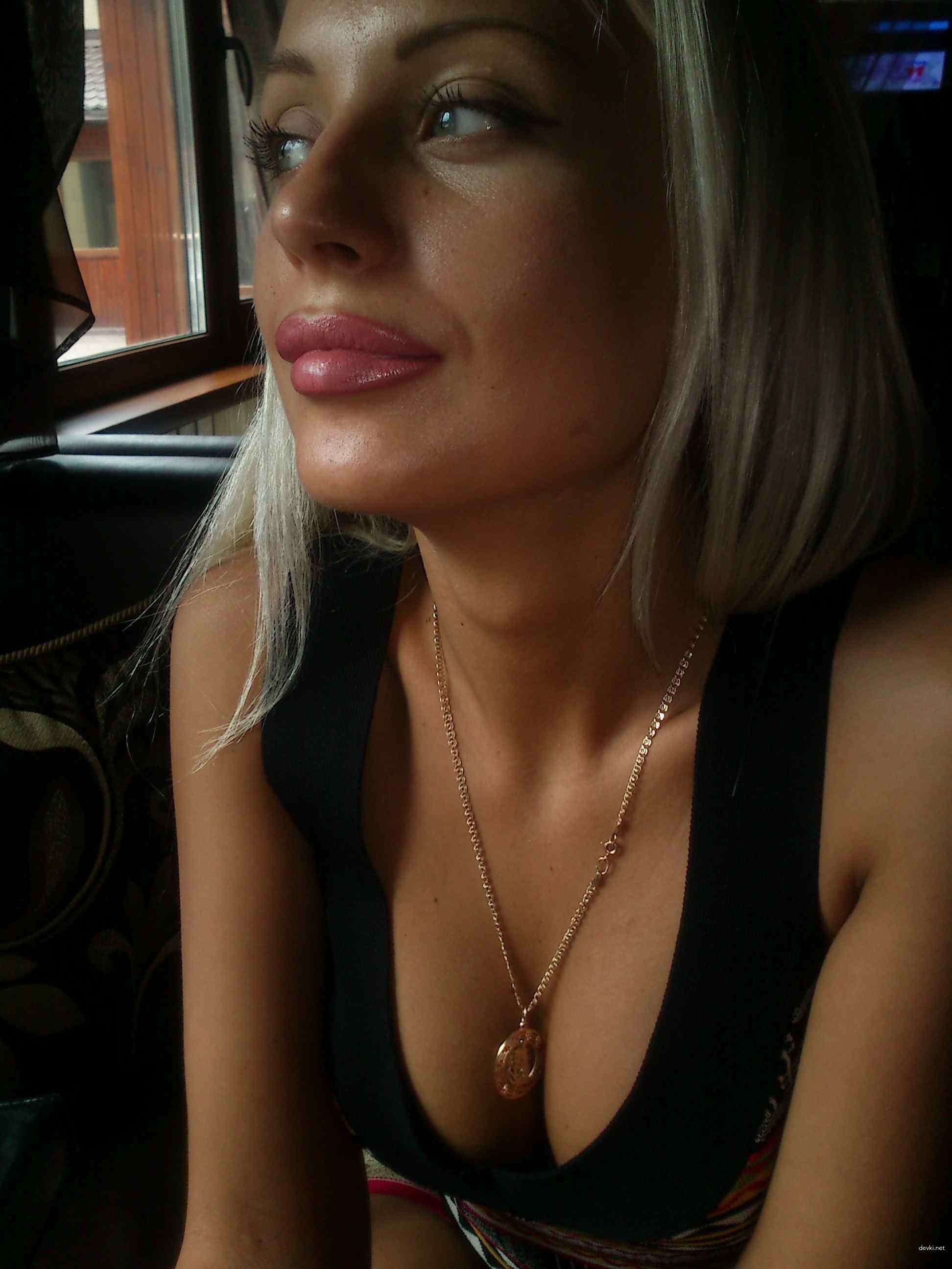 Hot Blonde Amateur Pornstar's Explicit Glamour Photo Shoot