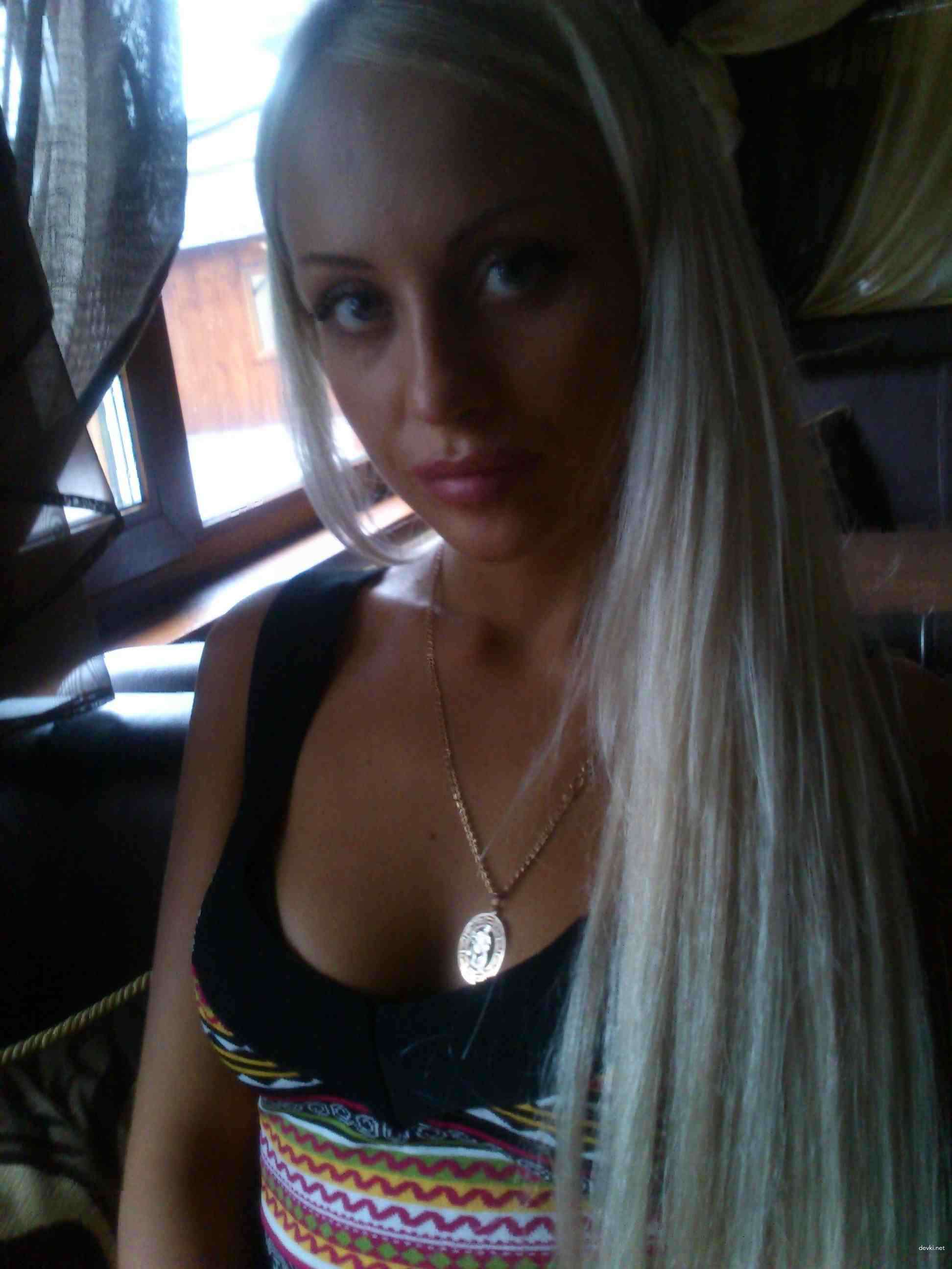 Hot Blonde Amateur Pornstar's Explicit Glamour Photo Shoot