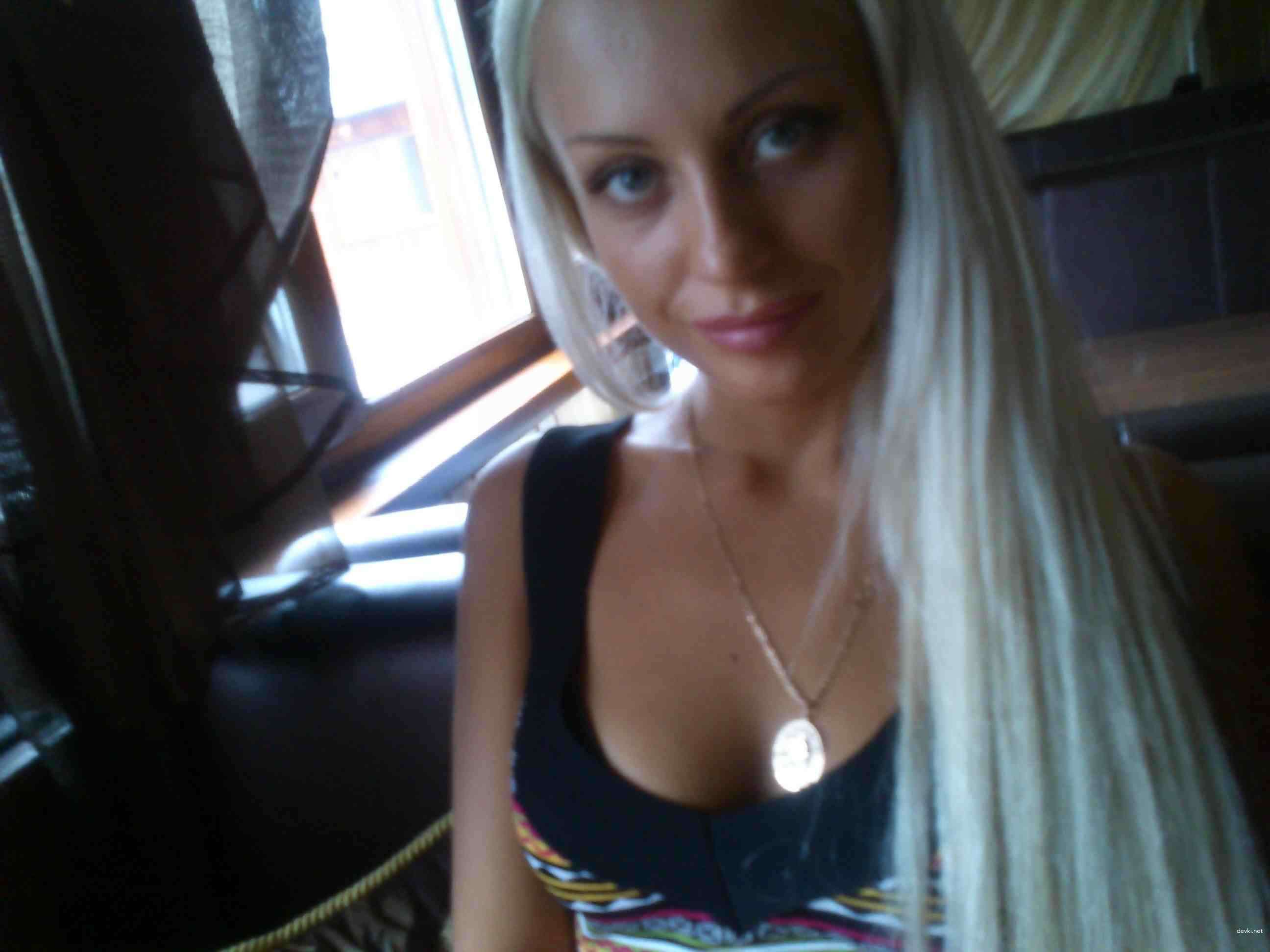 Hot Blonde Amateur Pornstar's Explicit Glamour Photo Shoot