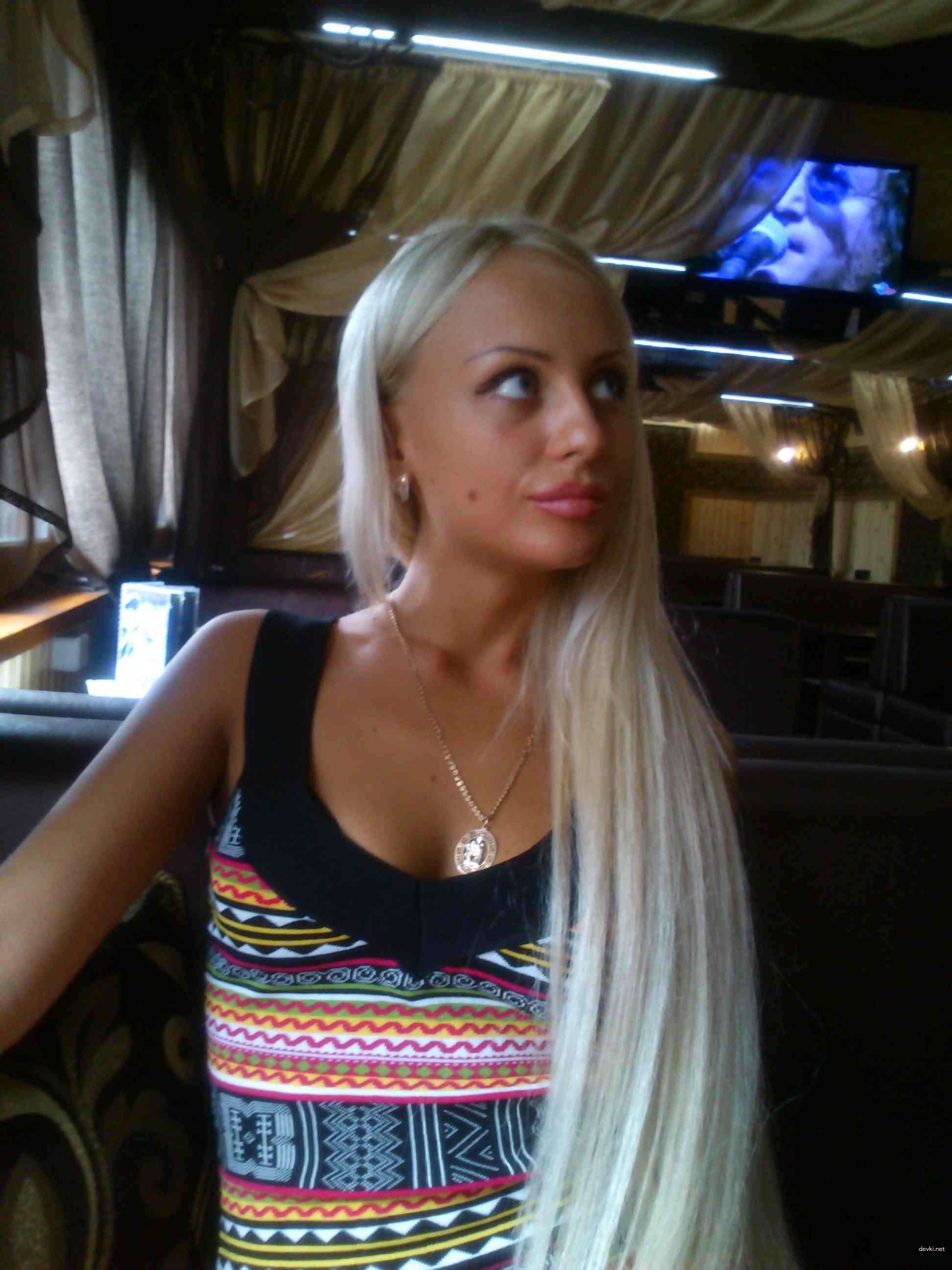 Hot Blonde Amateur Pornstar's Explicit Glamour Photo Shoot