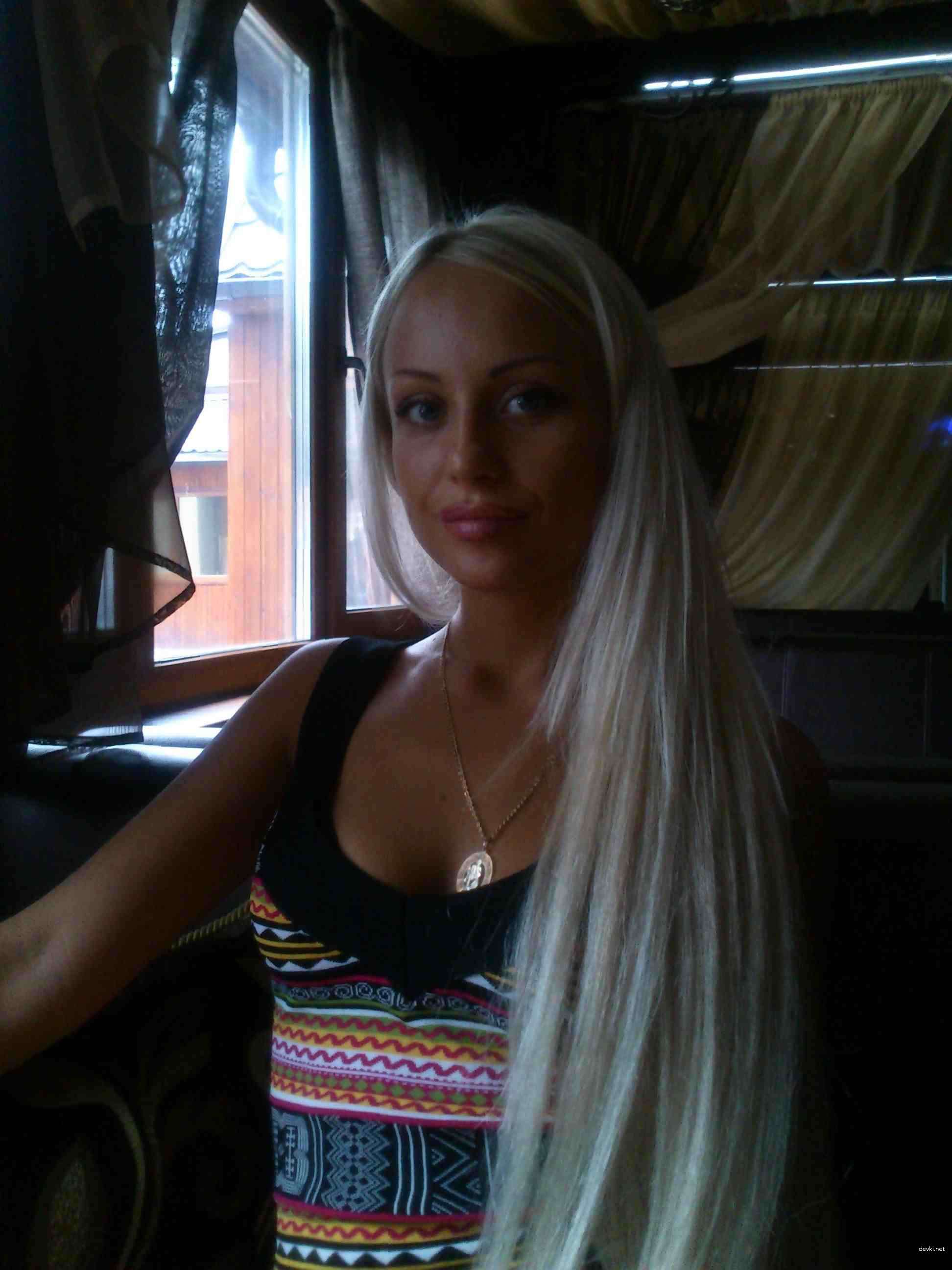 Hot Blonde Amateur Pornstar's Explicit Glamour Photo Shoot