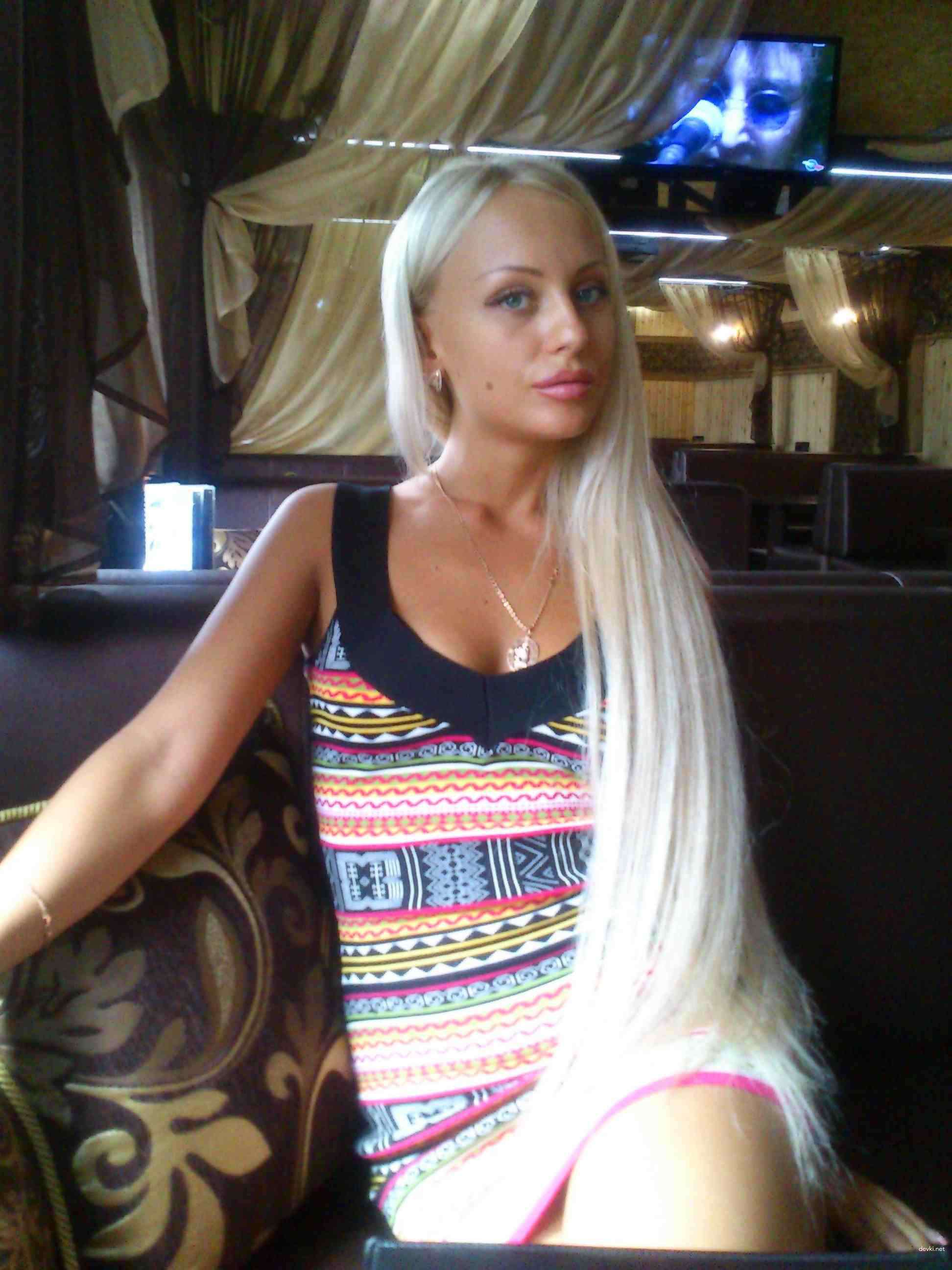 Hot Blonde Amateur Pornstar's Explicit Glamour Photo Shoot
