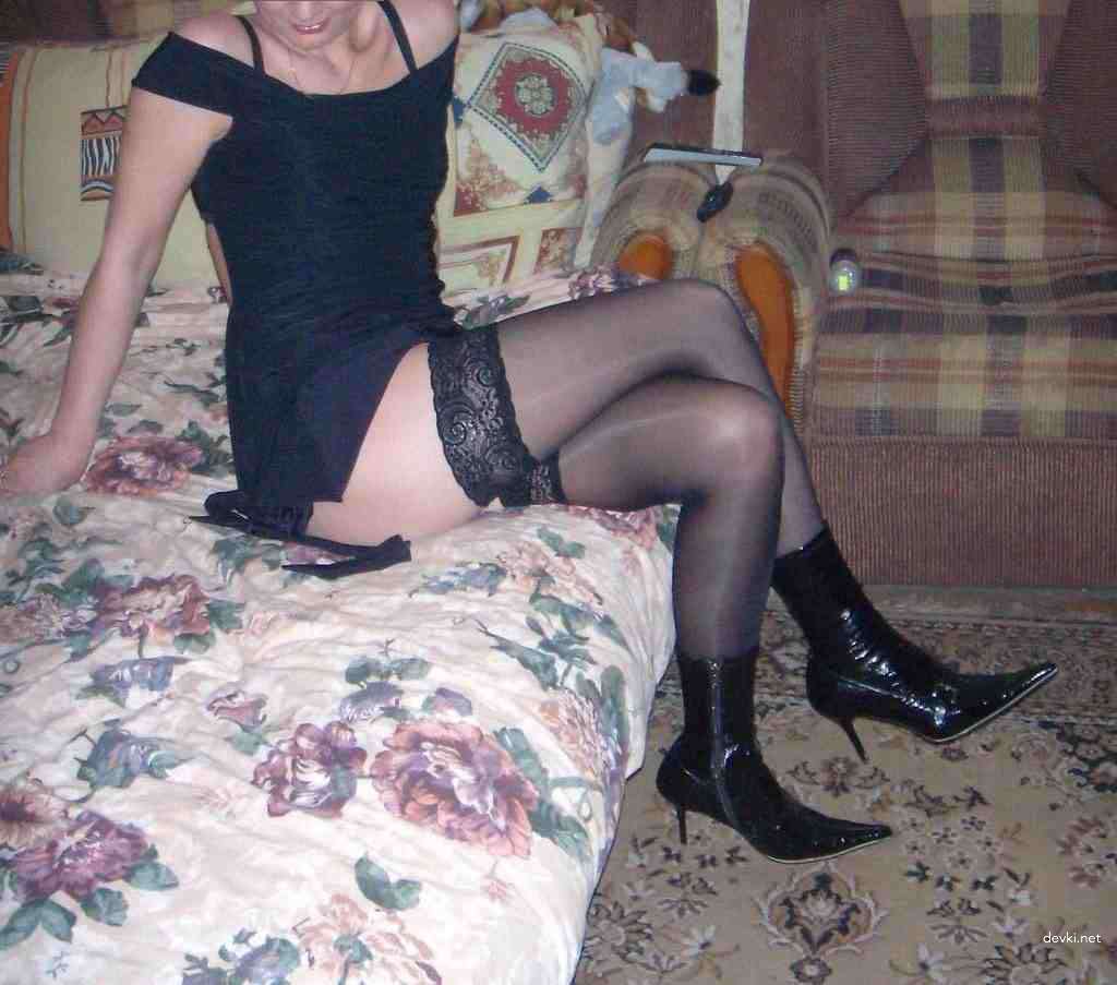 Hotwife's Hardcore Gangbang - Amateur Porn Pics of Wife Pleasing Men in Explicit Sex