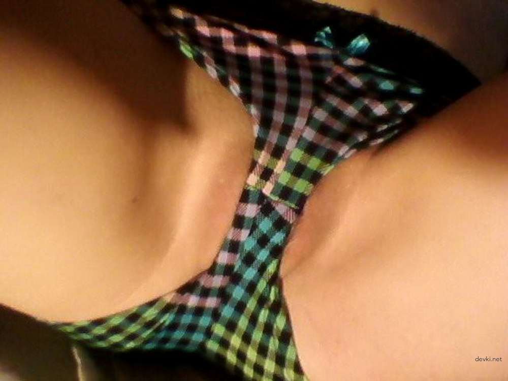 Explicit Brunette Pussy Close-up: Amateur Naked Selfie Photoshoot