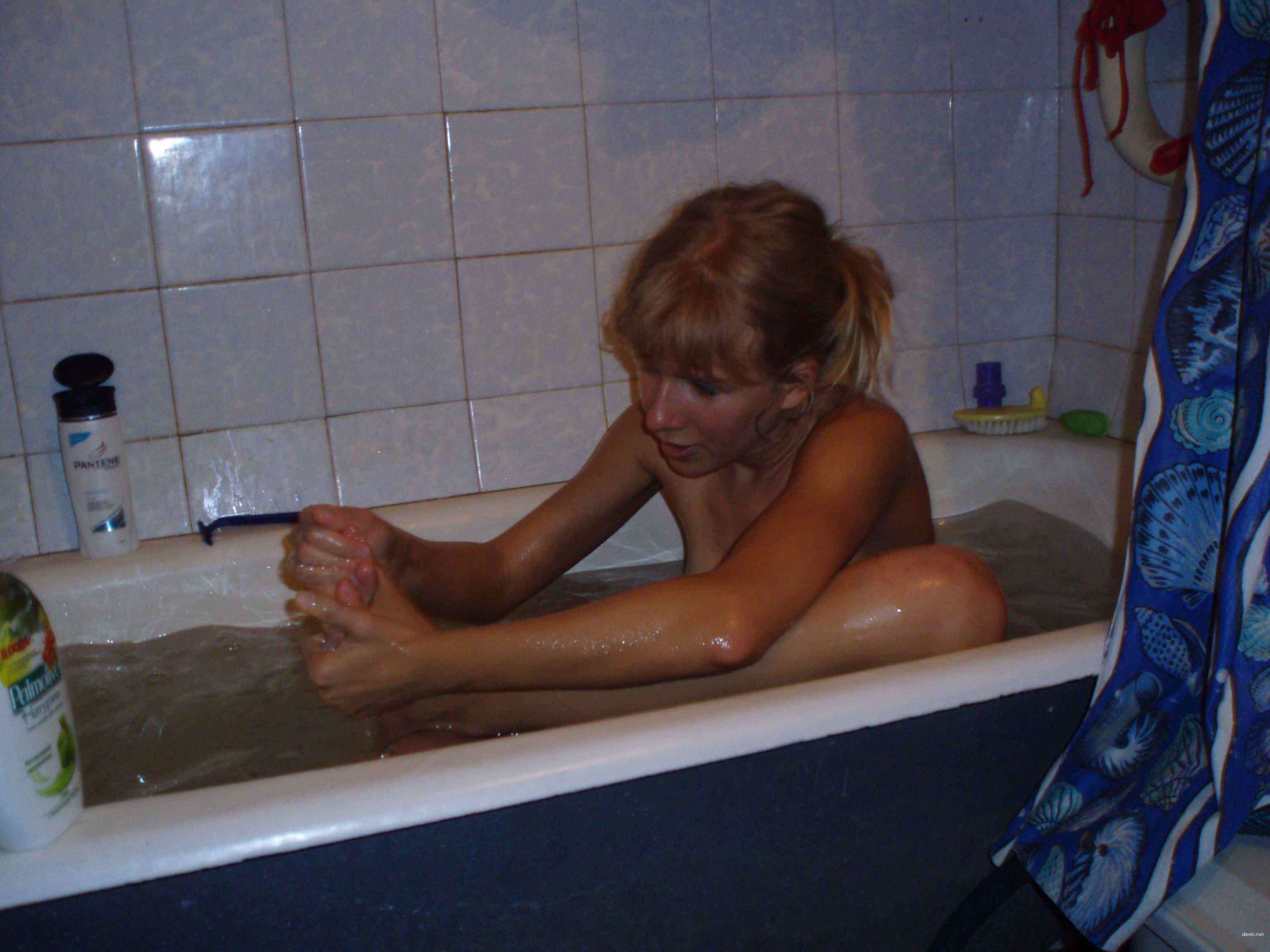 Explicit Amateur Wife Bath Photoshoot: Naked, Sexy, XXX