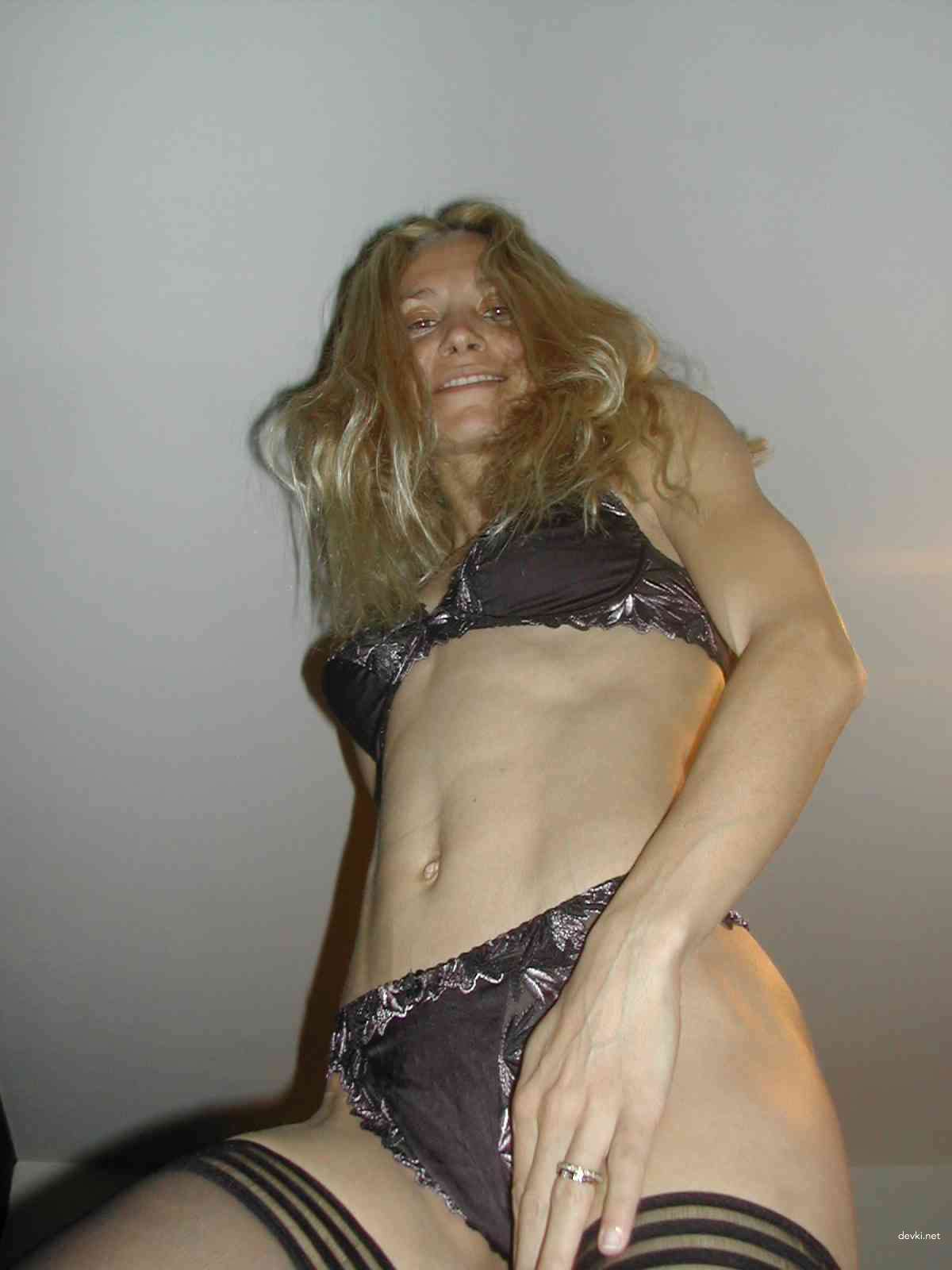 Hot MILF Nude Selfies: Mature Woman in Great Shape - Explicit Amateur Porn Photo