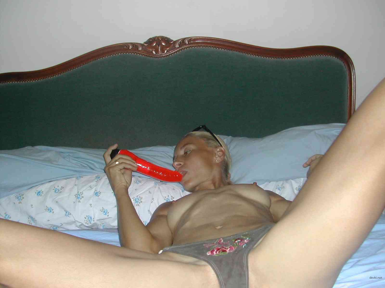 Hot MILF Nude Selfies: Mature Woman in Great Shape - Explicit Amateur Porn Photo