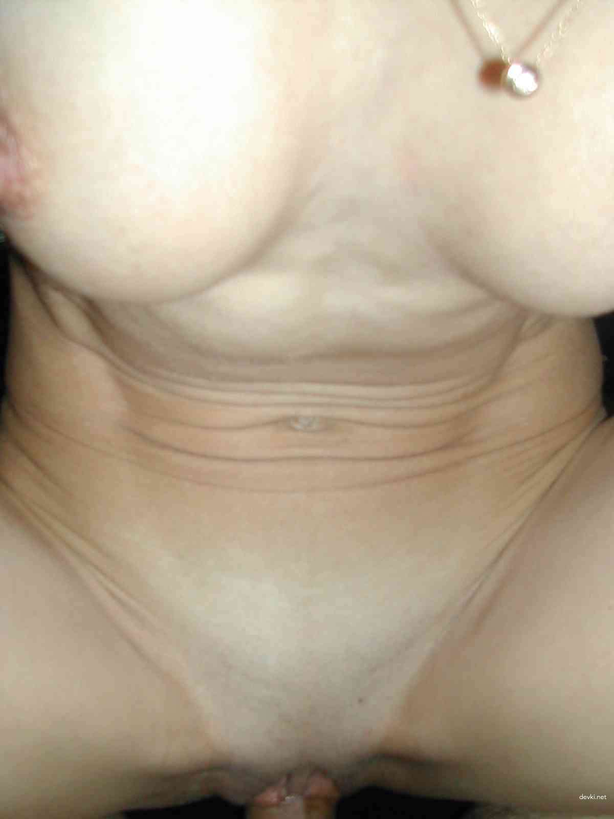 Hot MILF Nude Selfies: Mature Woman in Great Shape - Explicit Amateur Porn Photo