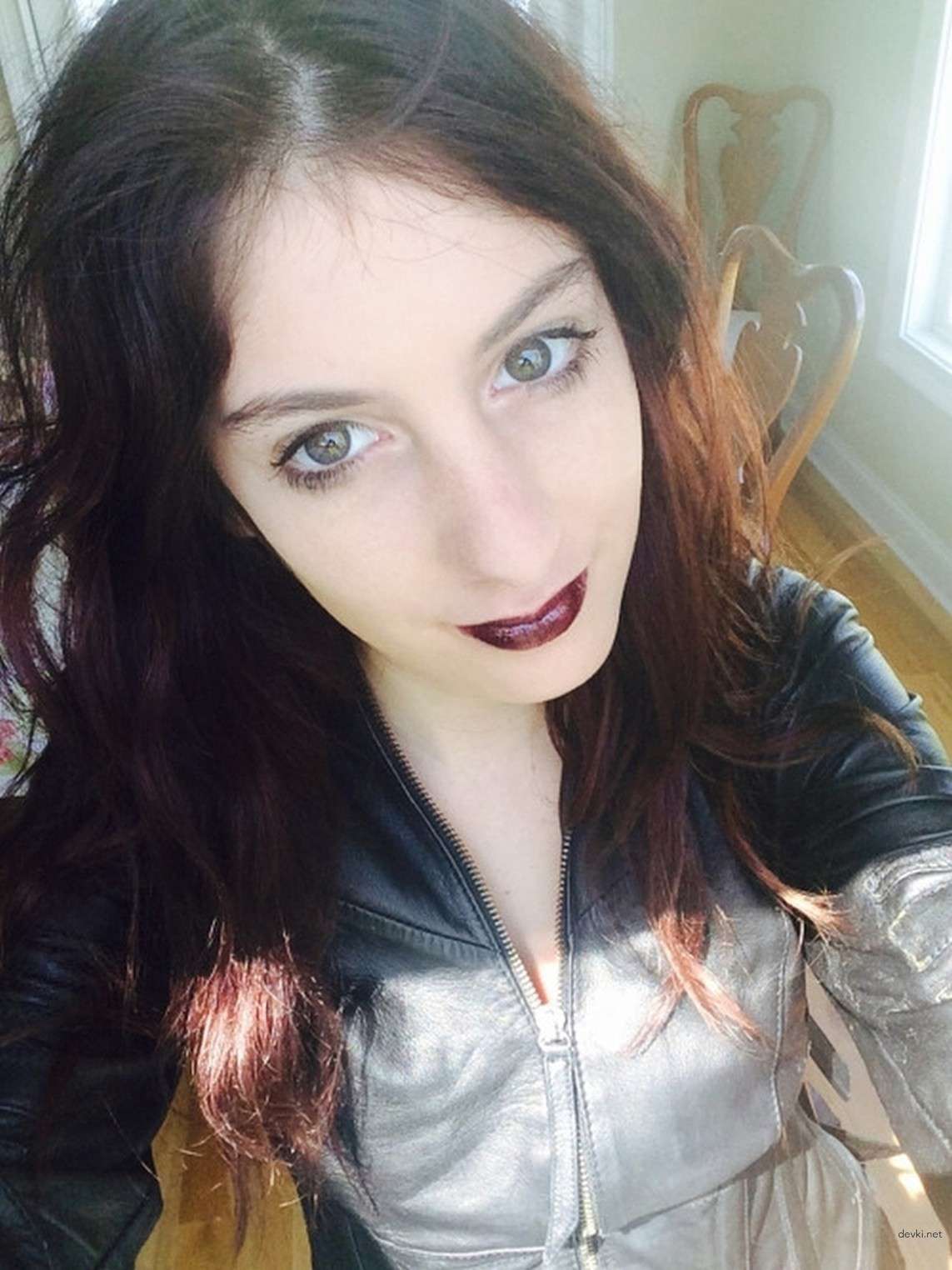 XXX Amateur Nude Pics: Hot Slim Chick Exposing All - Explicit Naked Shots!