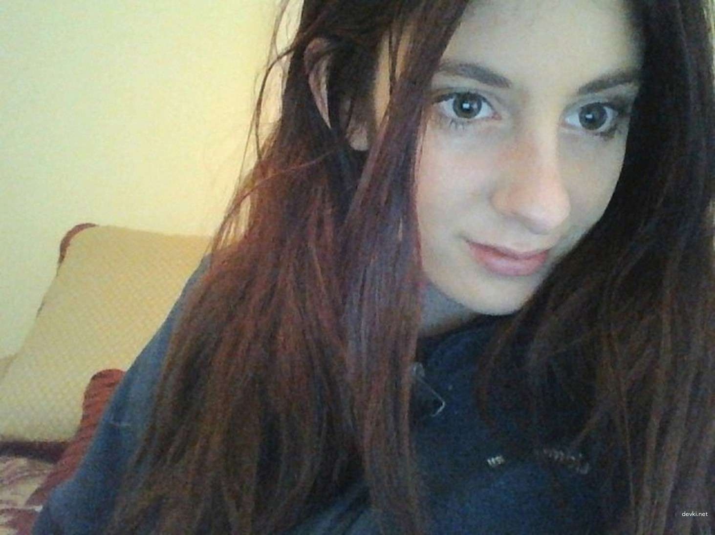 XXX Amateur Nude Pics: Hot Slim Chick Exposing All - Explicit Naked Shots!