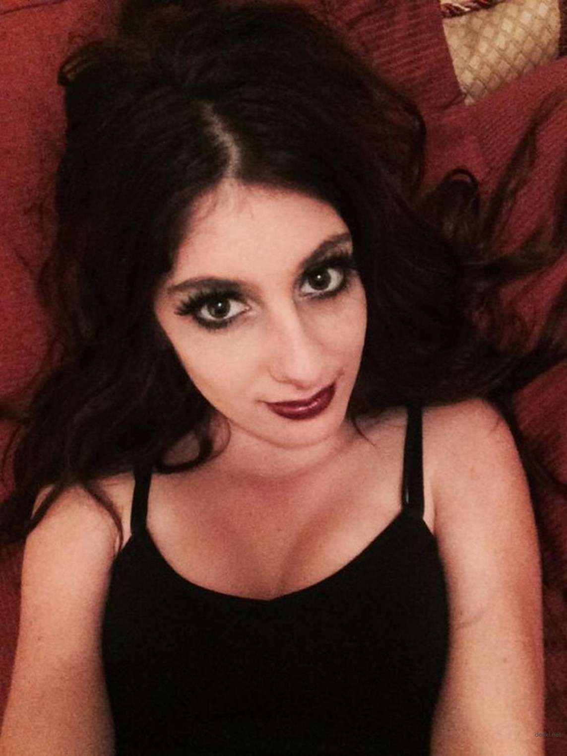 XXX Amateur Nude Pics: Hot Slim Chick Exposing All - Explicit Naked Shots!