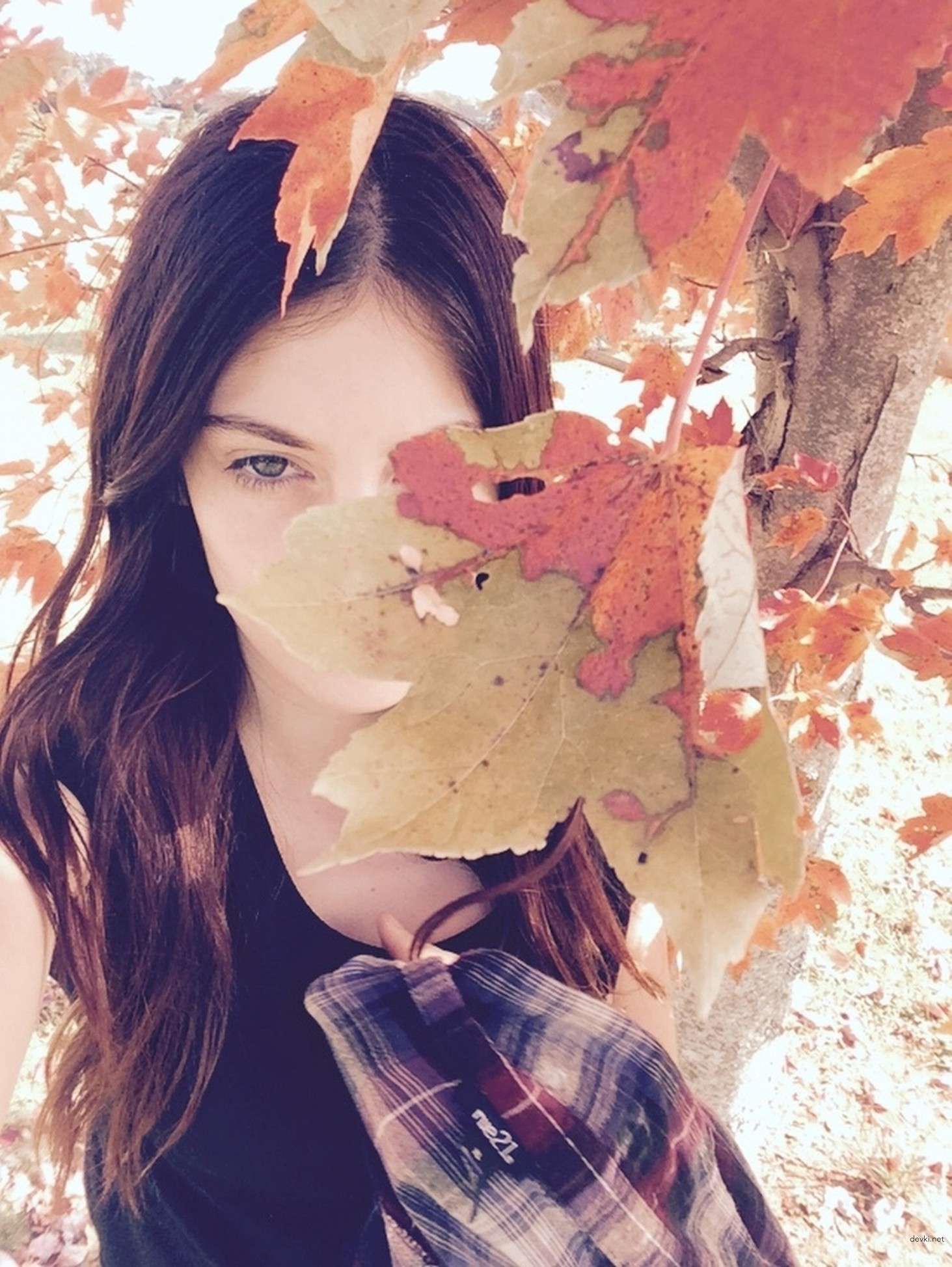 XXX Amateur Nude Pics: Hot Slim Chick Exposing All - Explicit Naked Shots!