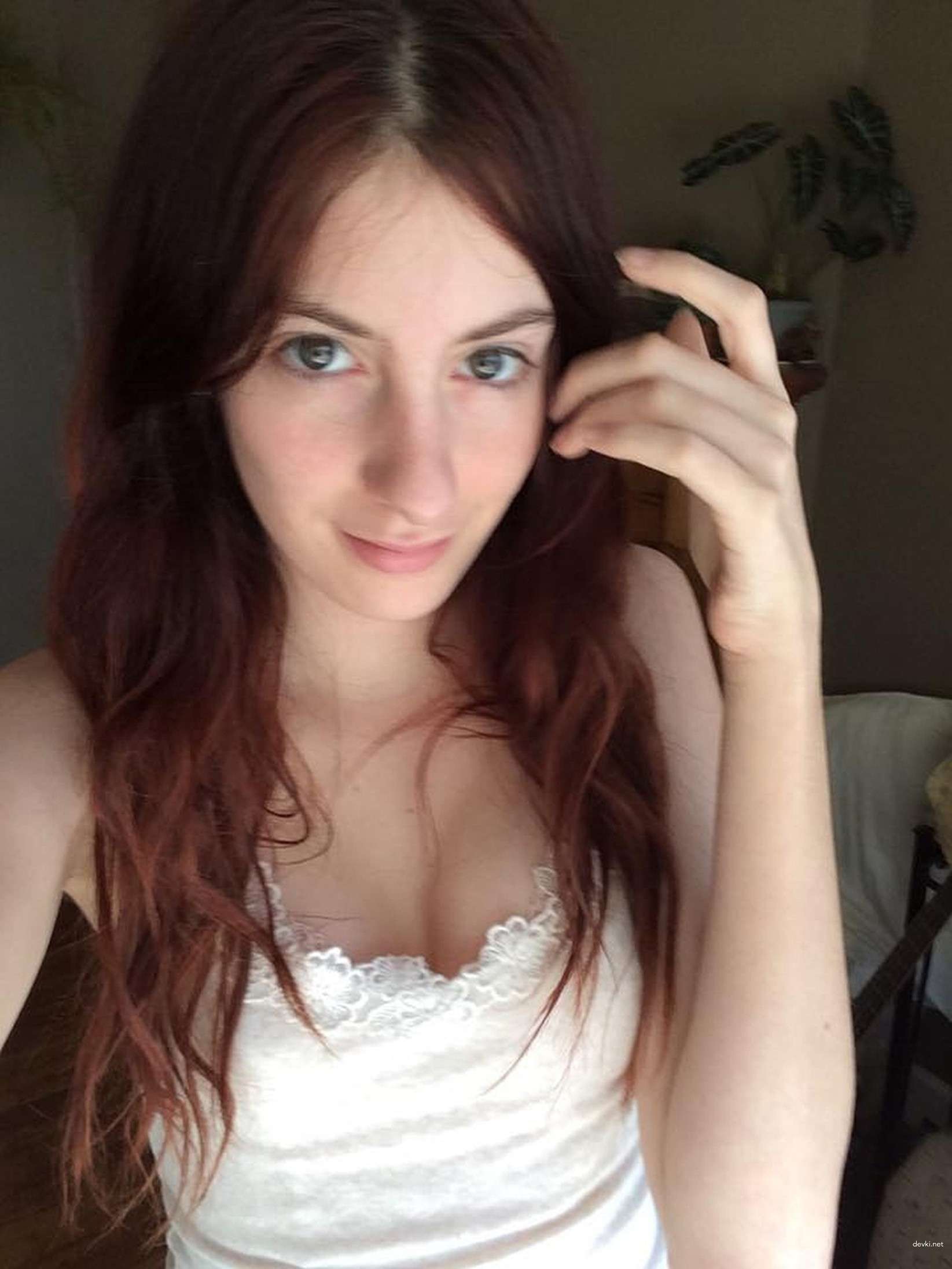 XXX Amateur Nude Pics: Hot Slim Chick Exposing All - Explicit Naked Shots!