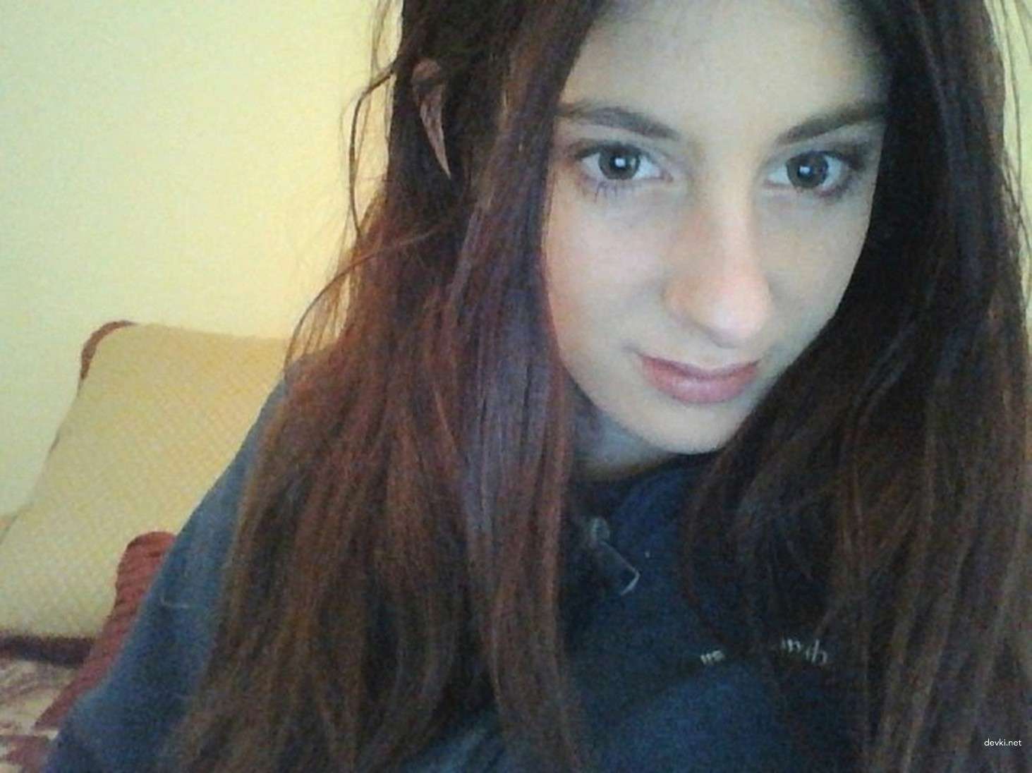 XXX Amateur Nude Pics: Hot Slim Chick Exposing All - Explicit Naked Shots!