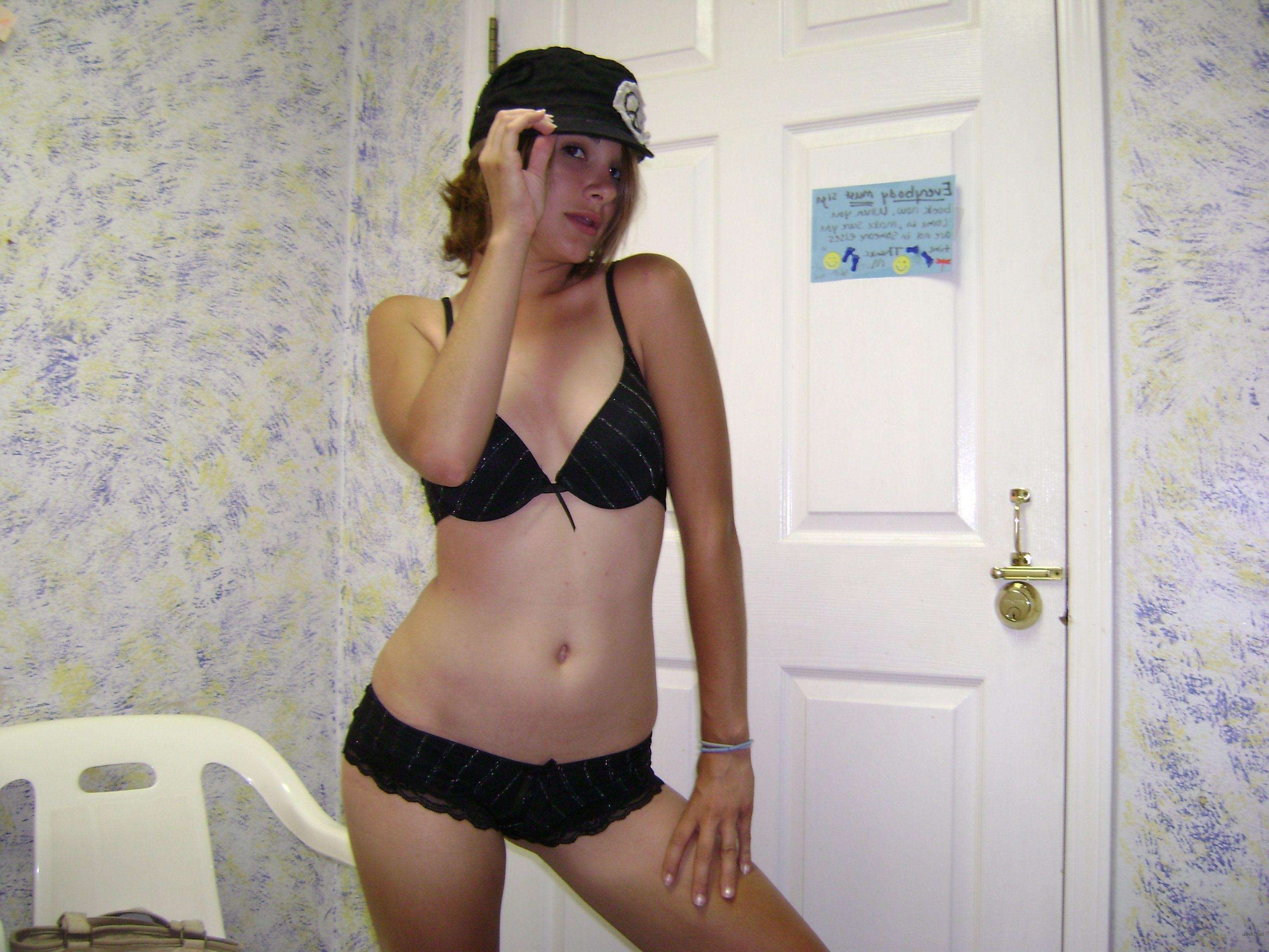 XXX Nude Selfie: Hot Amateur Girl's Explicit Photo Shoot