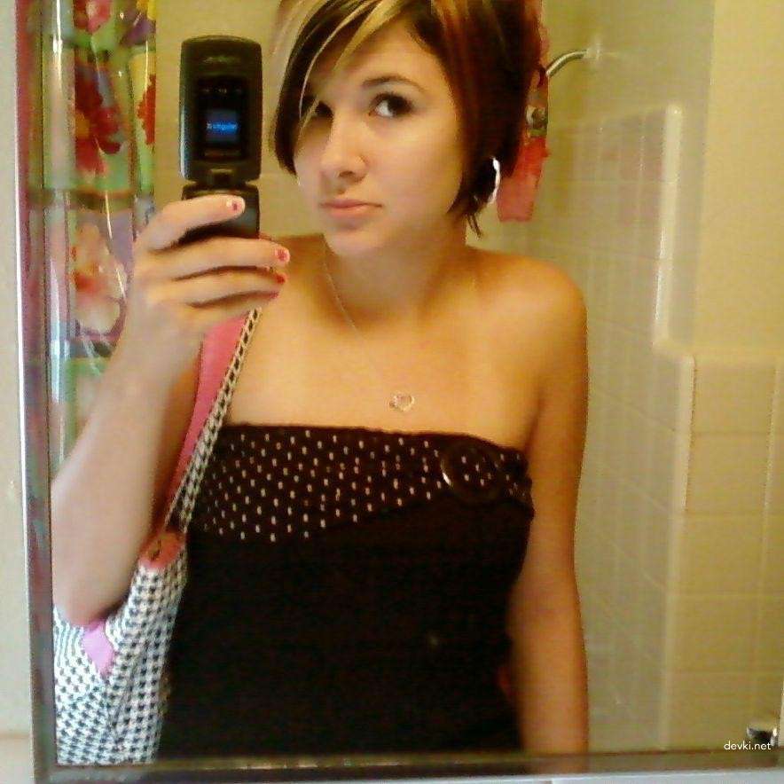 XXX Nude Selfie: Hot Amateur Girl's Explicit Photo Shoot