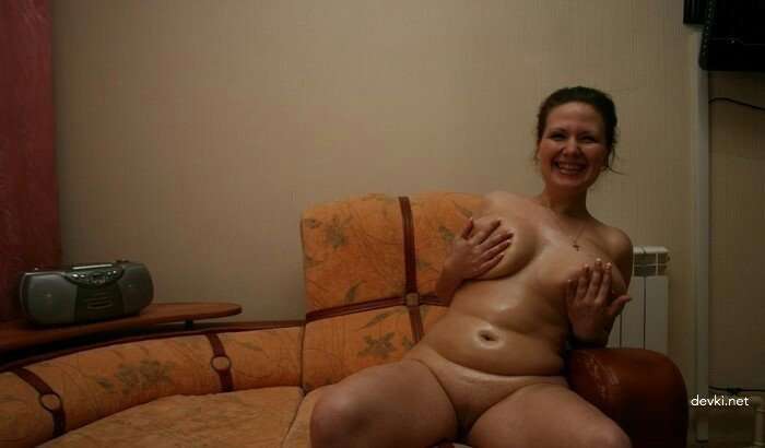 XXX Busty Amateur: Seductive Girl with Jaw-Dropping Curves