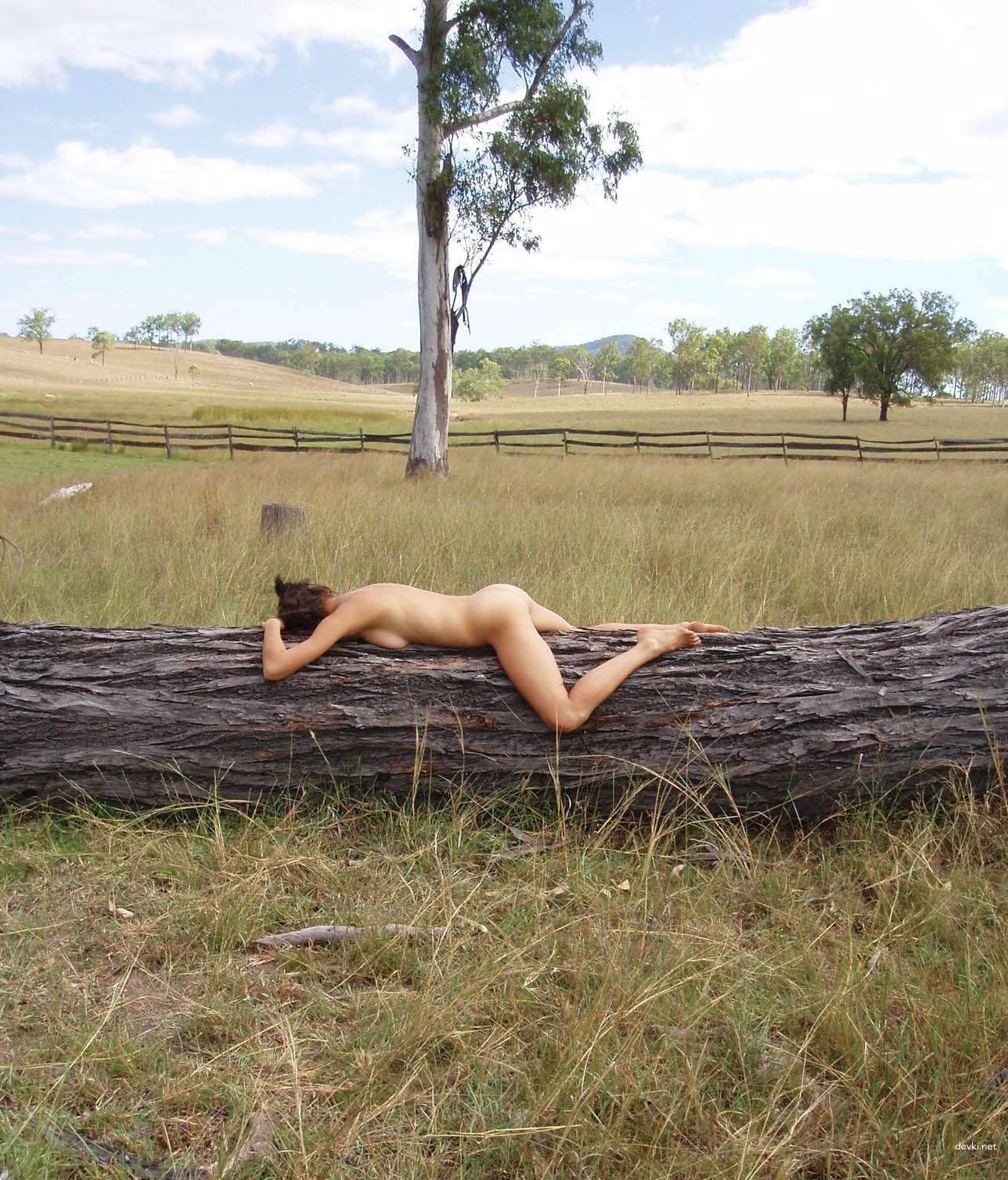 Explicit Amateur Nude Photography: Raw Sensual Girl in Erotic Poses