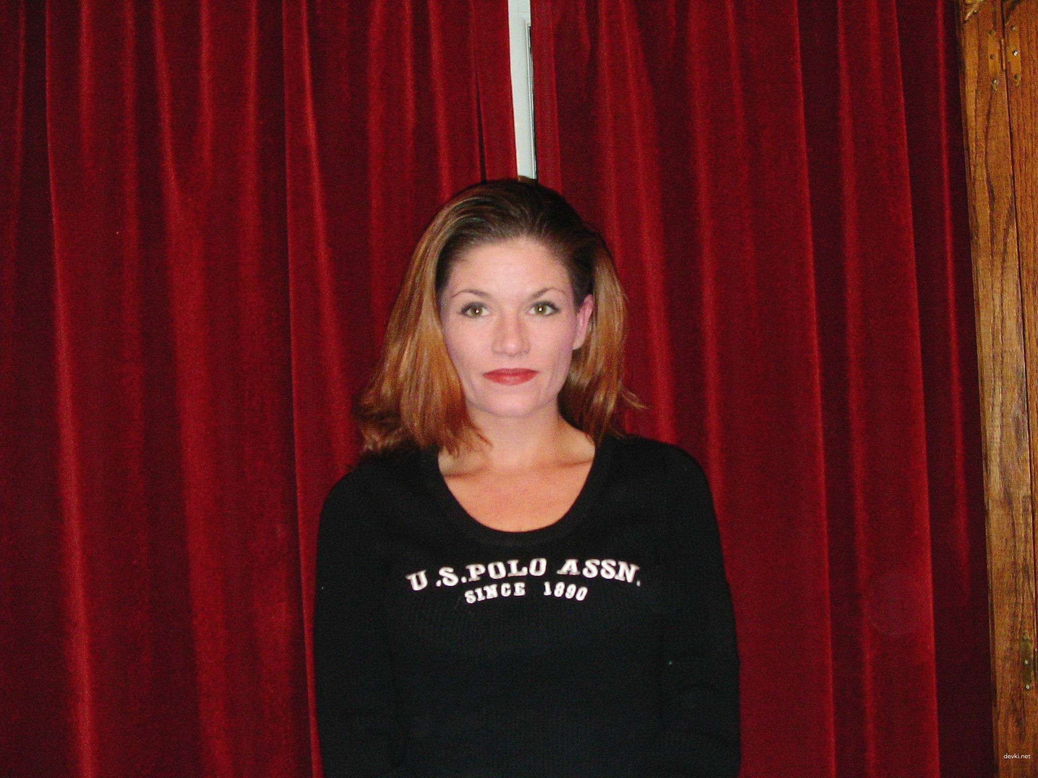 Wild Amateur Redhead MILF Poses Nude in Explicit Photoshoot