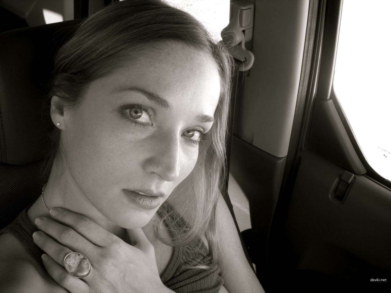 Sultry Amateur Babe Bares All in Explicit Selfie - Hot and Sexy Pic