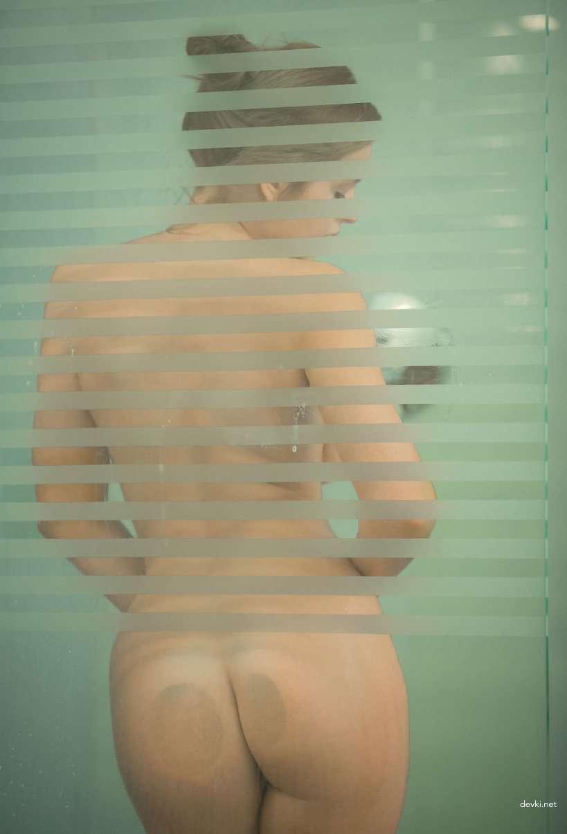Seductive Escort Bares All in Steamy Shower and Sultry Bed Display