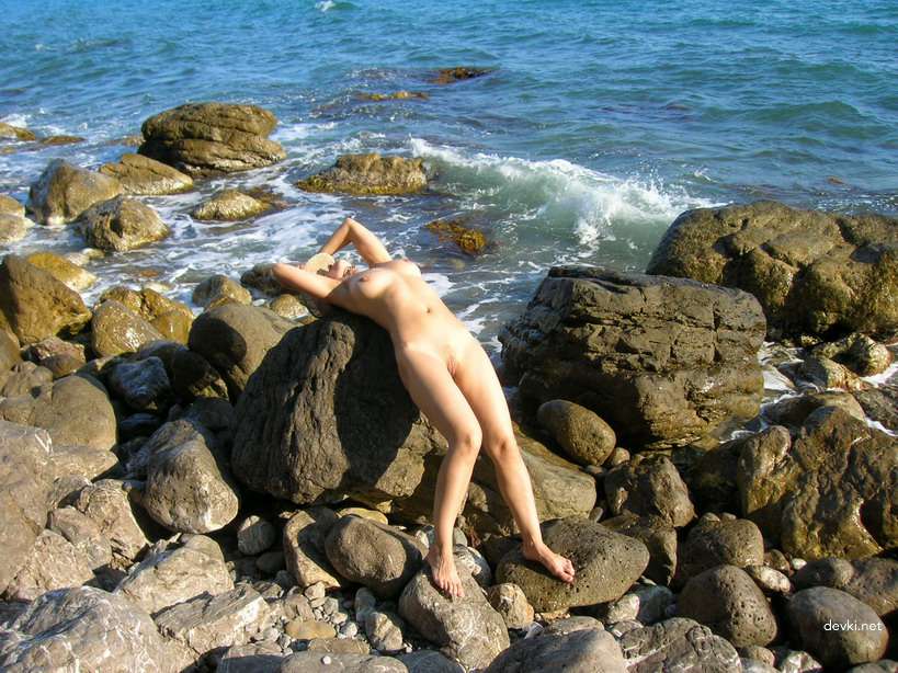 XXX Amateur Porn: Nude Babe with Sexy Body in Explicit Action