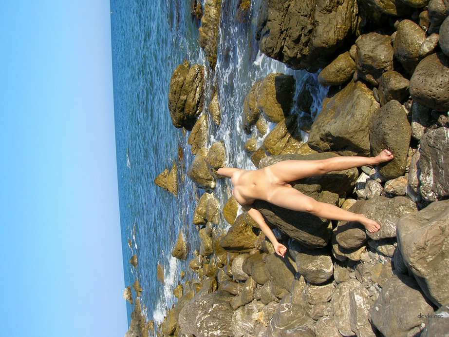 XXX Amateur Porn: Nude Babe with Sexy Body in Explicit Action