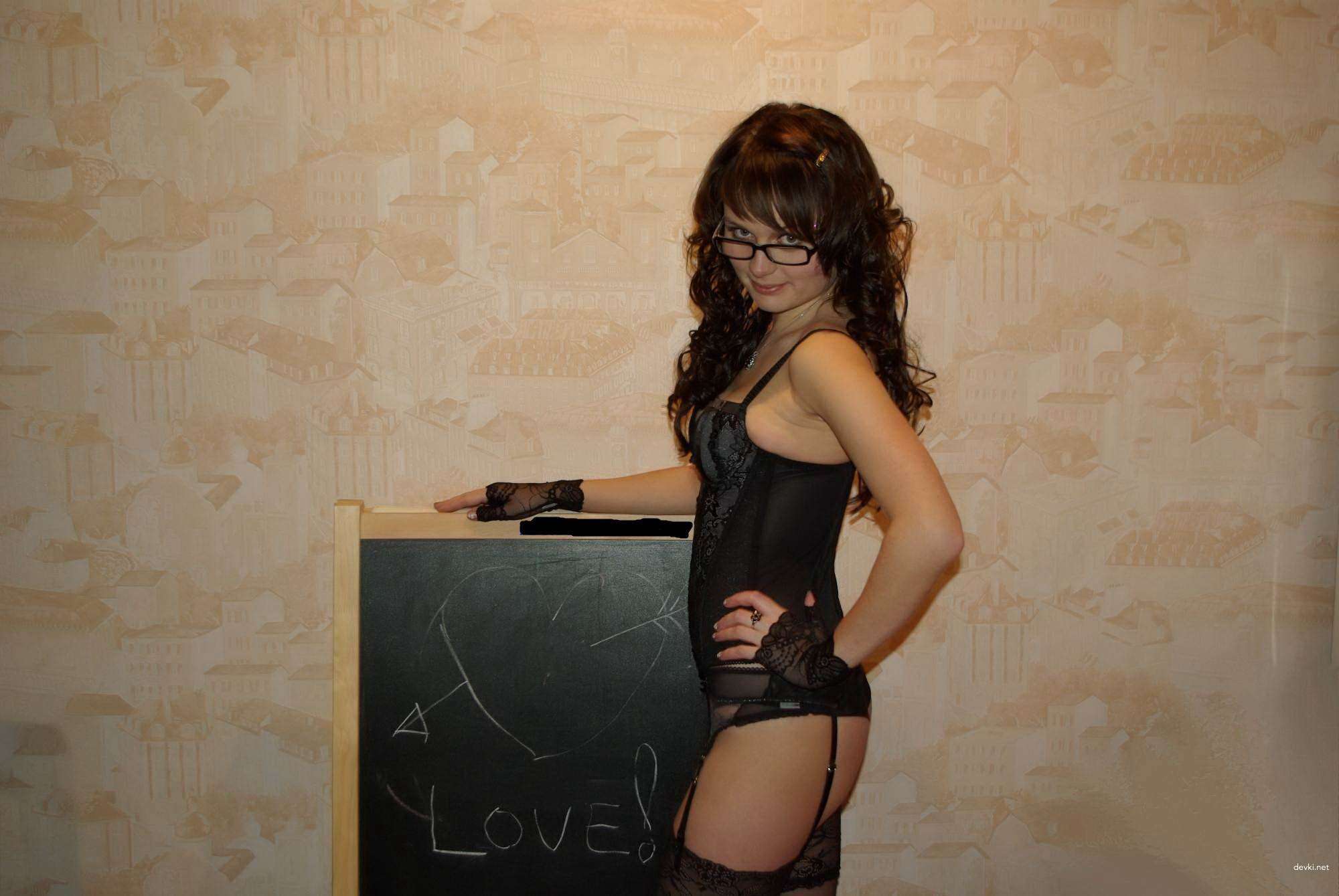 Steamy Amateur Lesbian Photoshoot with Hot Babes at Home: Explicit and Sensual