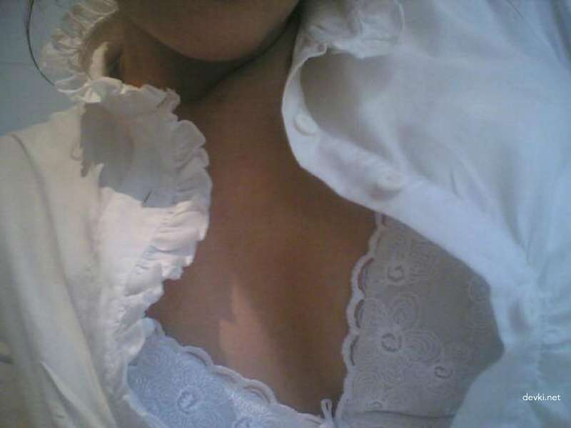 Amateur Girl's Explicit Selfies: Provocative Erotic Photos - Sensual and Raw Shots