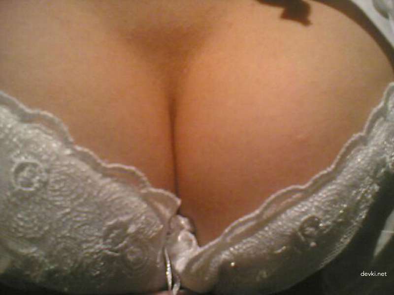 Amateur Girl's Explicit Selfies: Provocative Erotic Photos - Sensual and Raw Shots