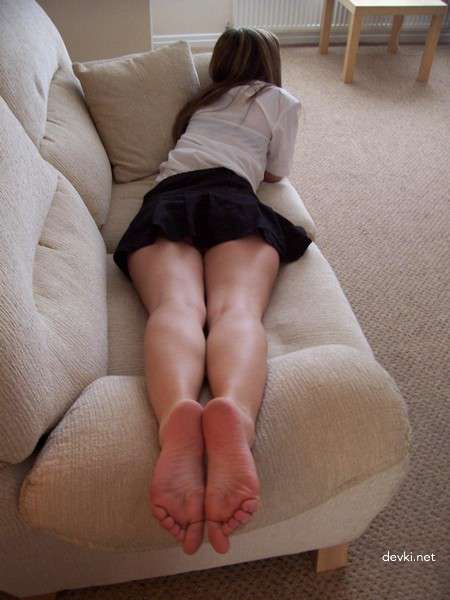 Sensual Amateur Photo Shoot: Explicit Poses and Seductive Requests for Adults