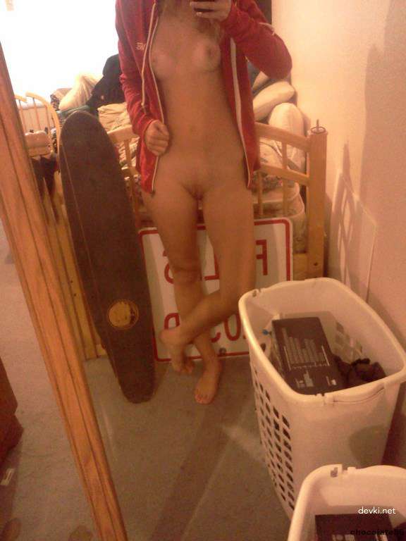 XXX Amateur Babe's Explicit Posing - Private Sex Pic for Adults Only