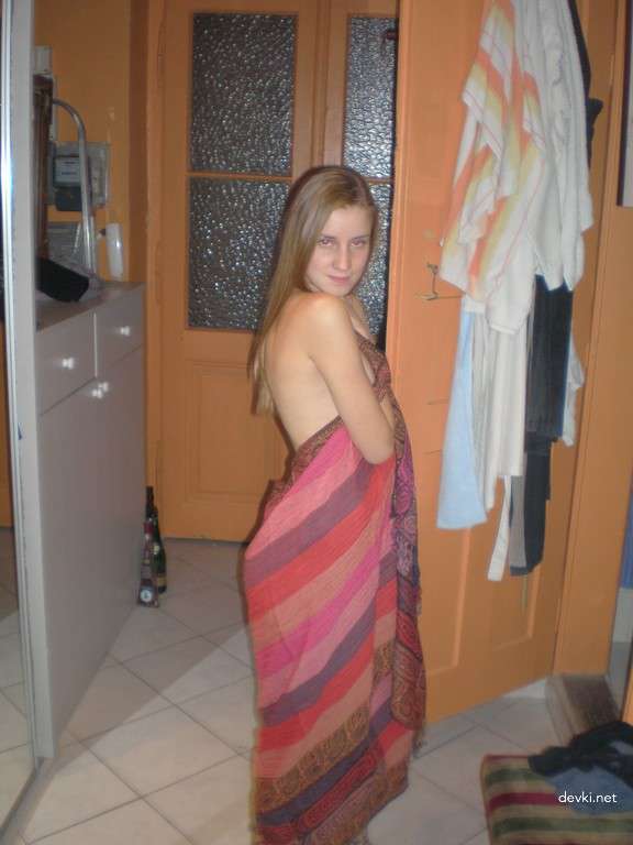 Explicit Slim Babe Amateur Nudes: Private Erotic Photos for Adults