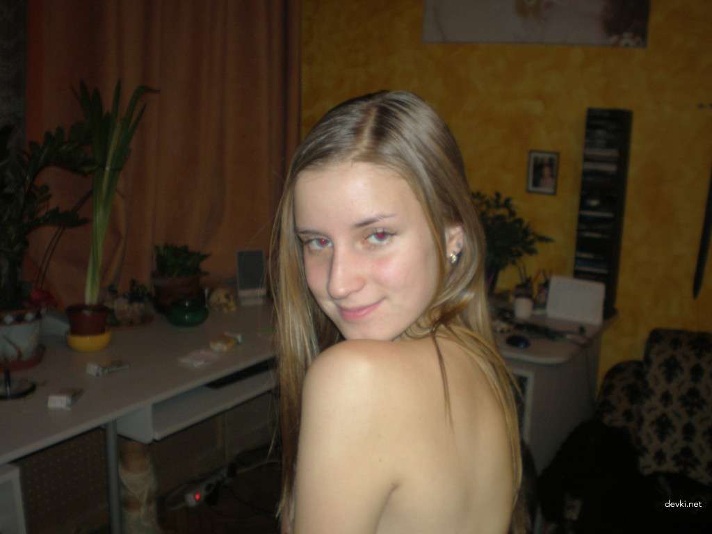 Explicit Slim Babe Amateur Nudes: Private Erotic Photos for Adults