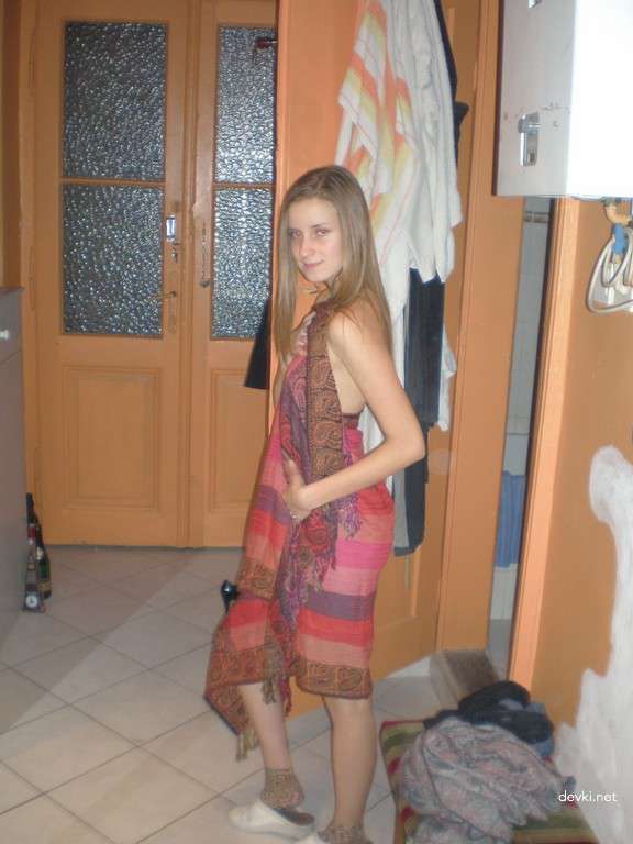 Explicit Slim Babe Amateur Nudes: Private Erotic Photos for Adults
