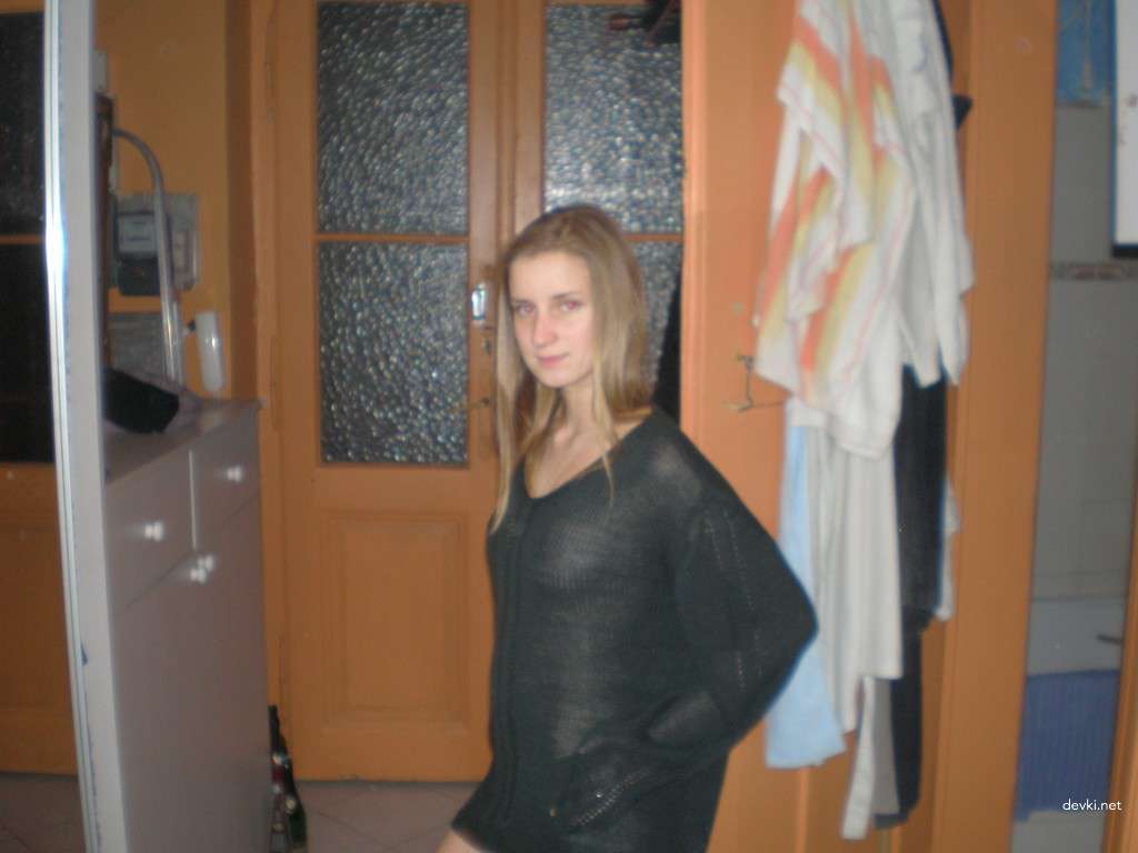 Explicit Slim Babe Amateur Nudes: Private Erotic Photos for Adults