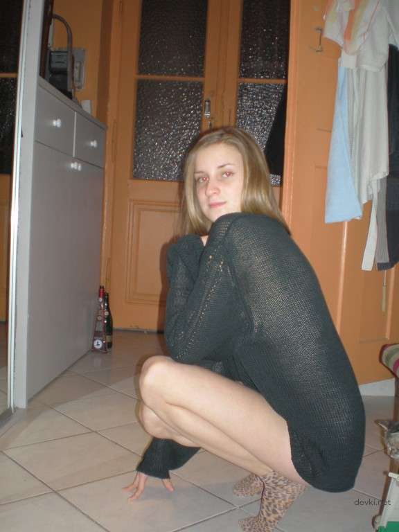Explicit Slim Babe Amateur Nudes: Private Erotic Photos for Adults