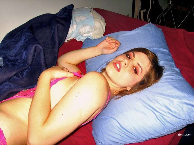 XXX Sauna Strip: Naked Amateur Girl Bares All in Explicit Photo