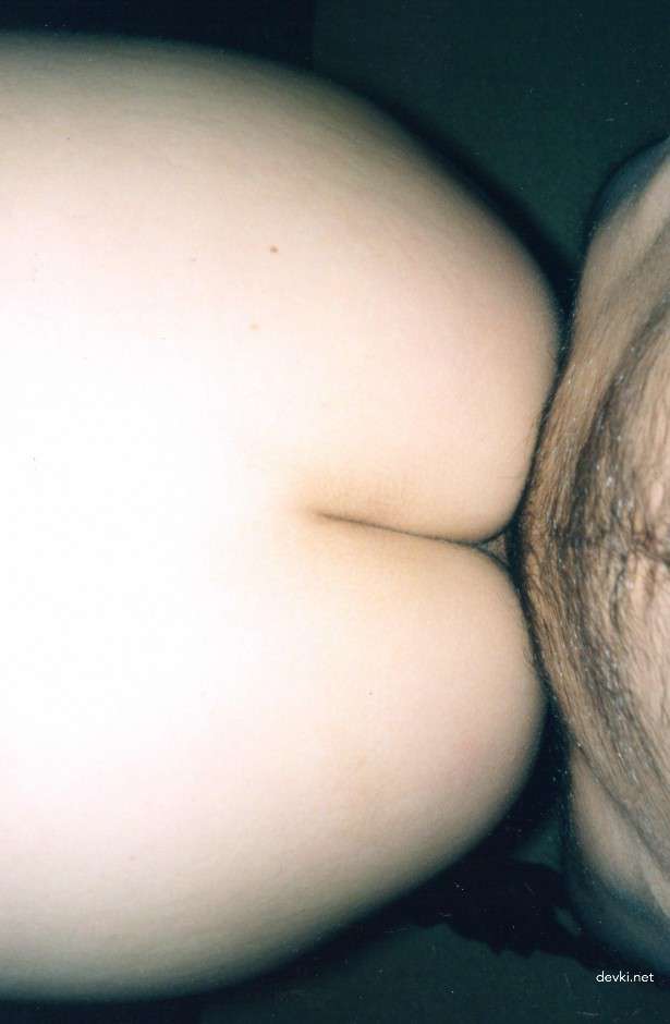 Naughty Teen Flaunts Bare Ass - Hot Homemade Porn Pic