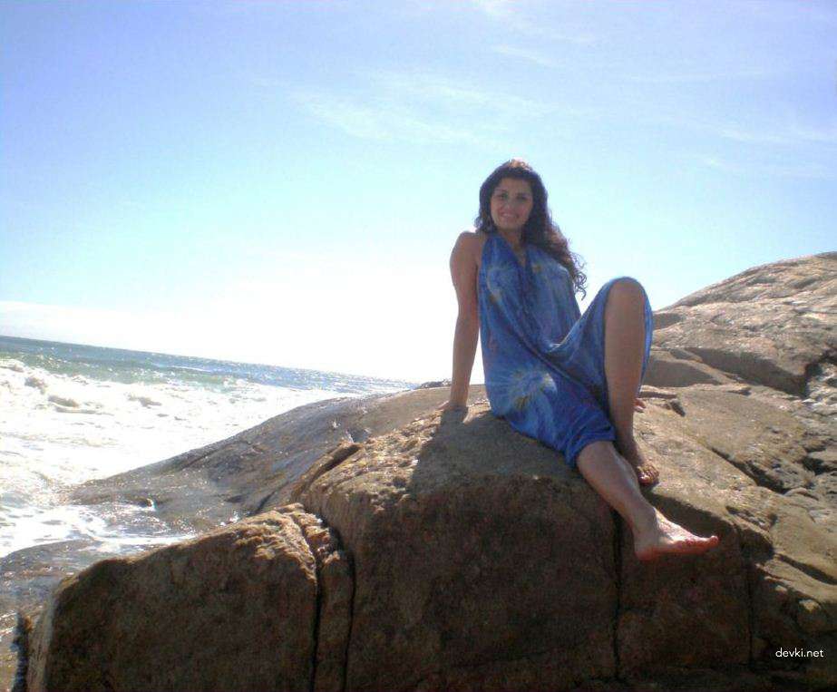 Steamy Brunette Babe Vacation Amateur Photo Shoot: Explicit XXX Content!