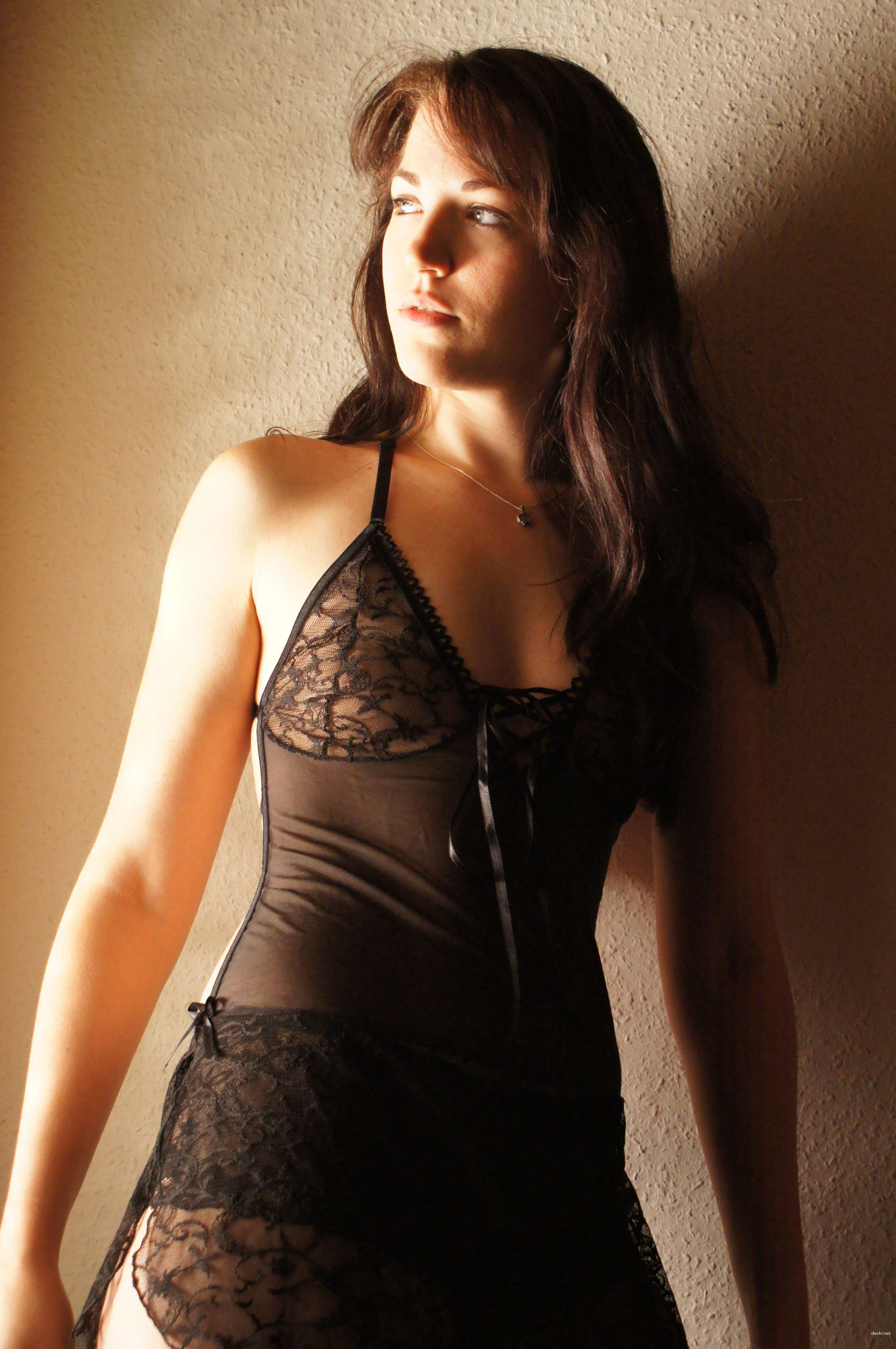 XXX Nude Pics: Hot Amateur Girl Poses Fully Naked and Seductive