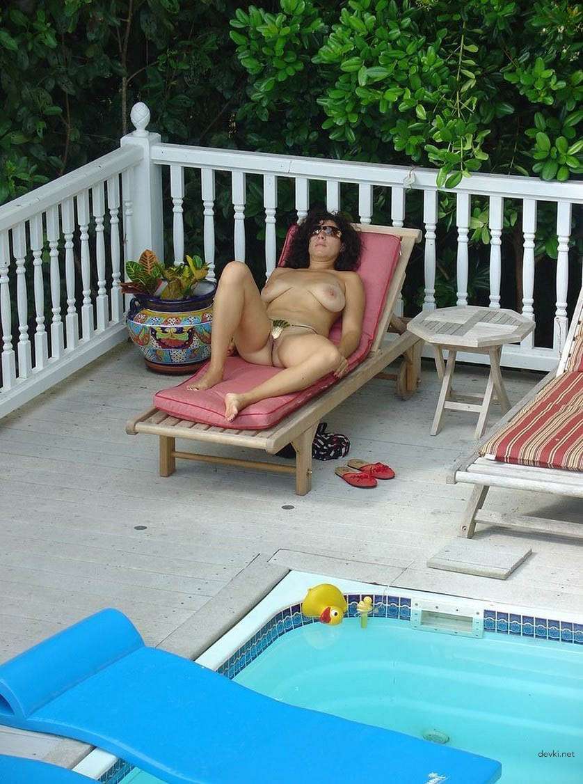 Seductive Amateur Woman Flaunts Busty Assets - Uncensored Photo