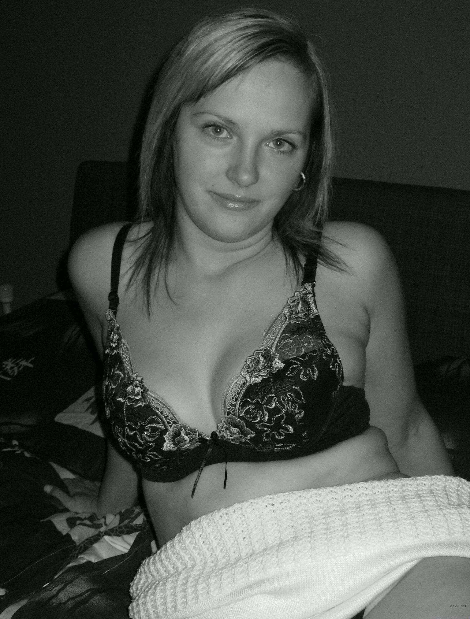 Steamy Young Amateur's XXX Intimate Photo - Explicit Teen Porn