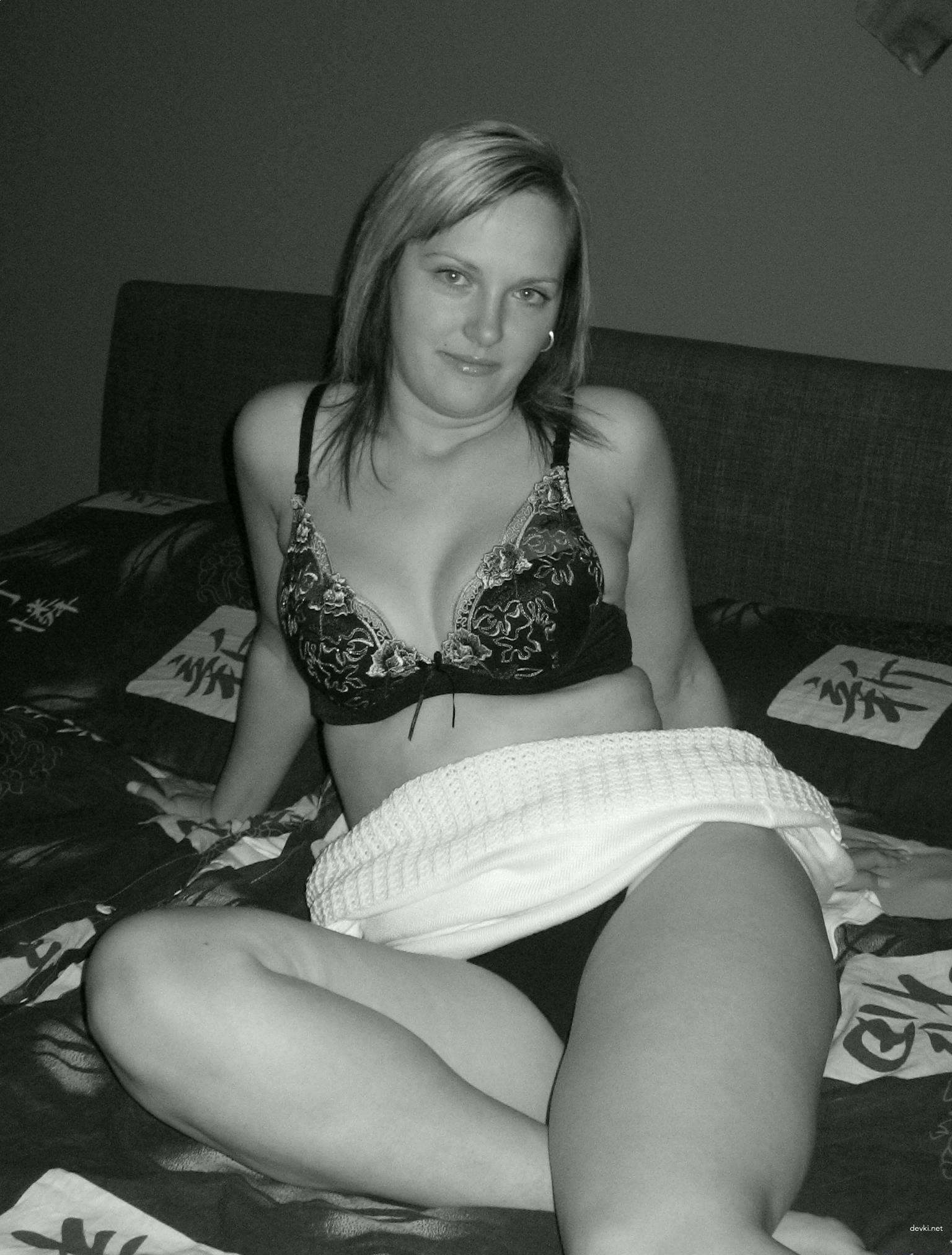 Steamy Young Amateur's XXX Intimate Photo - Explicit Teen Porn
